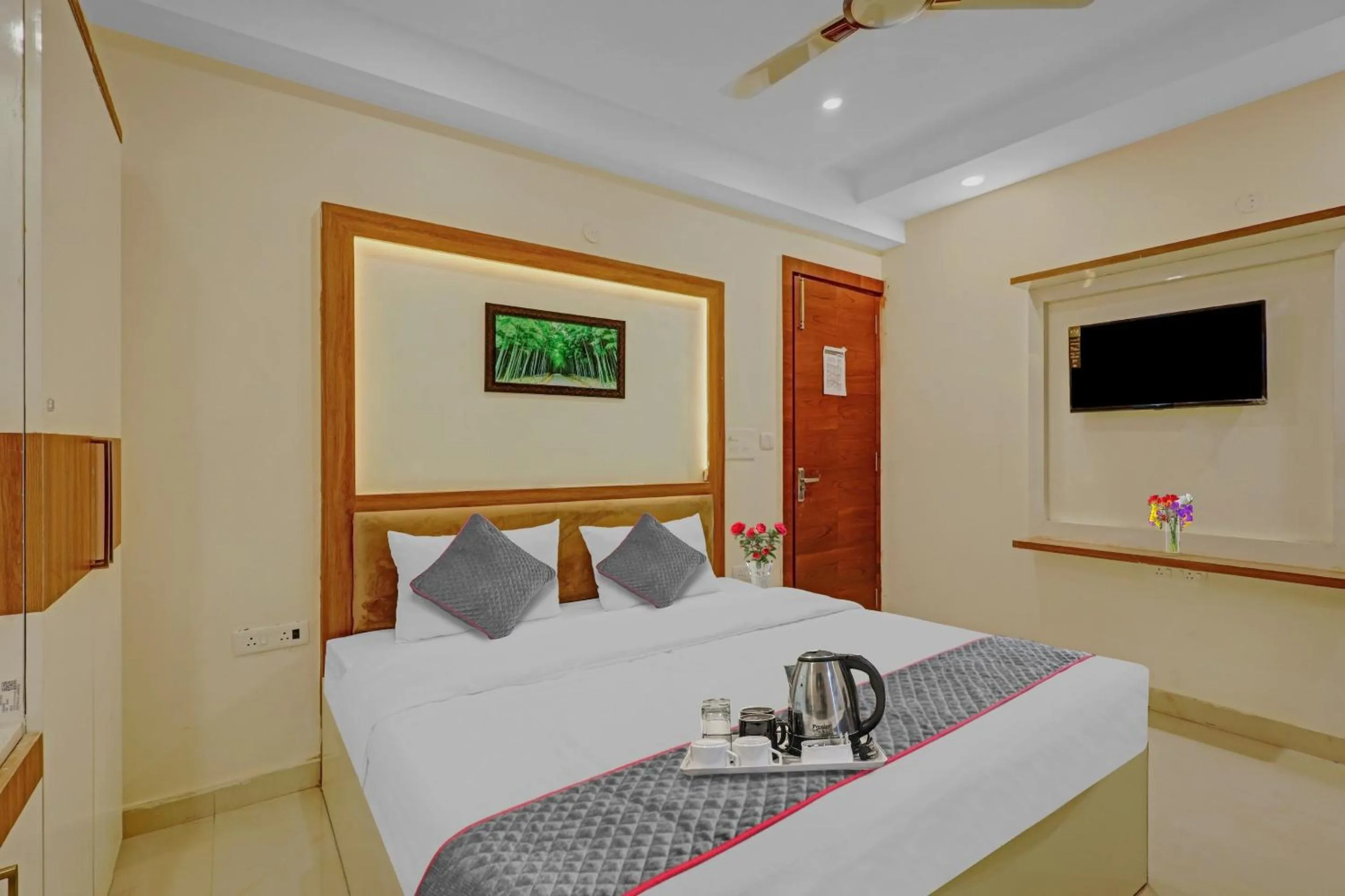 Bedroom, Bed in Super Townhouse Lucky Grand Palace