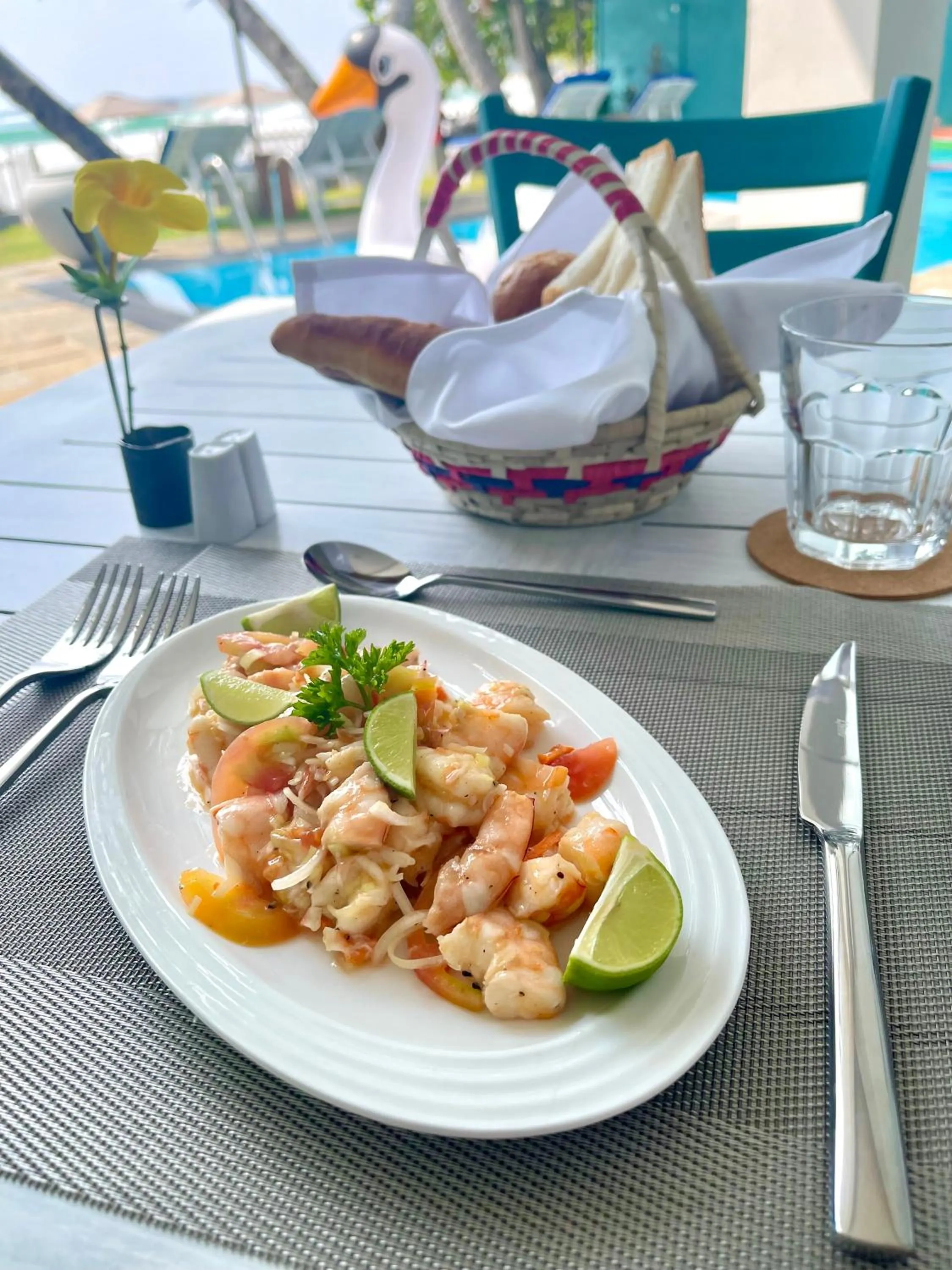 Food and drinks in Smeralda Resorts Dikwella