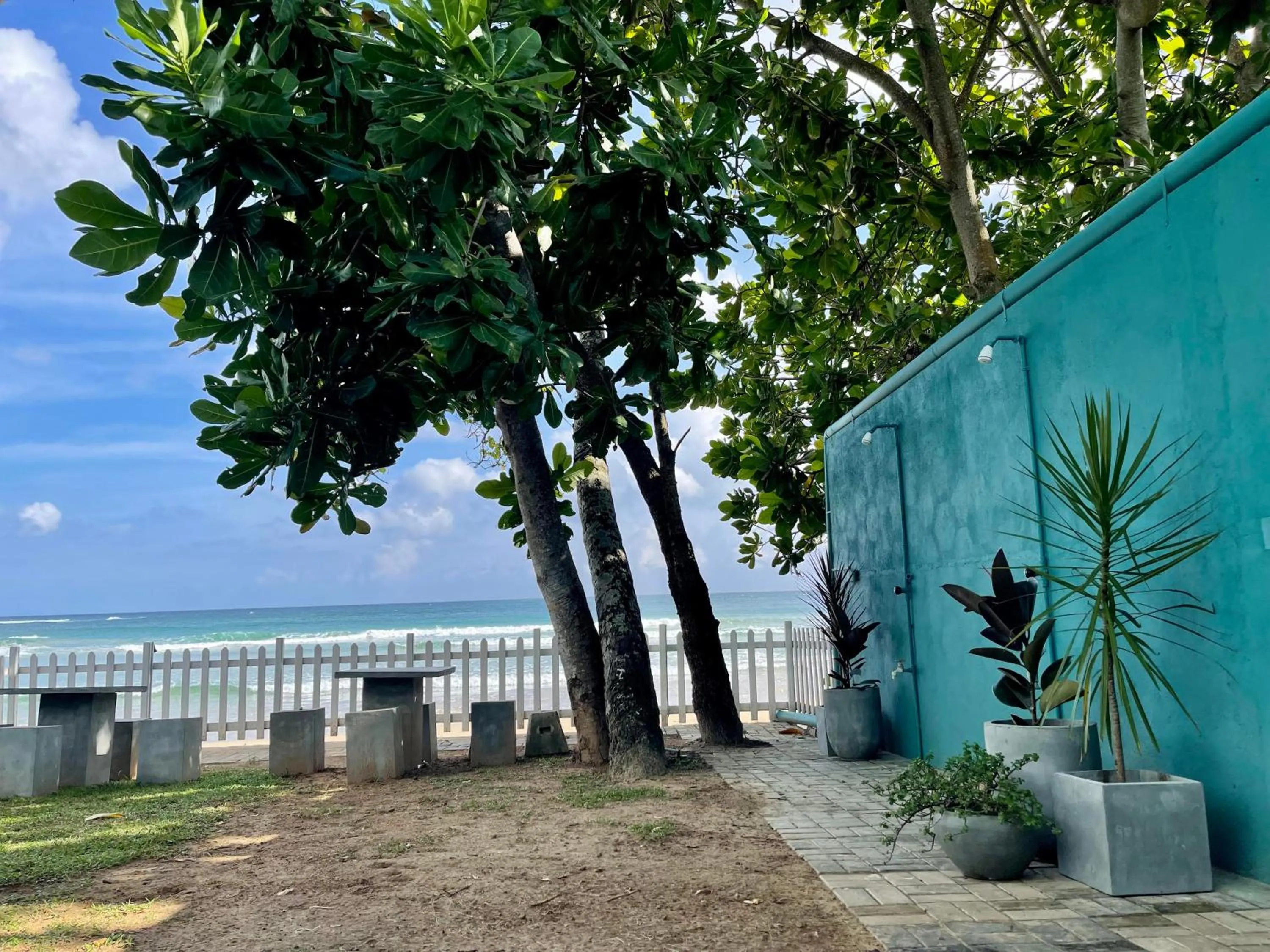 Shower in Smeralda Resorts Dikwella