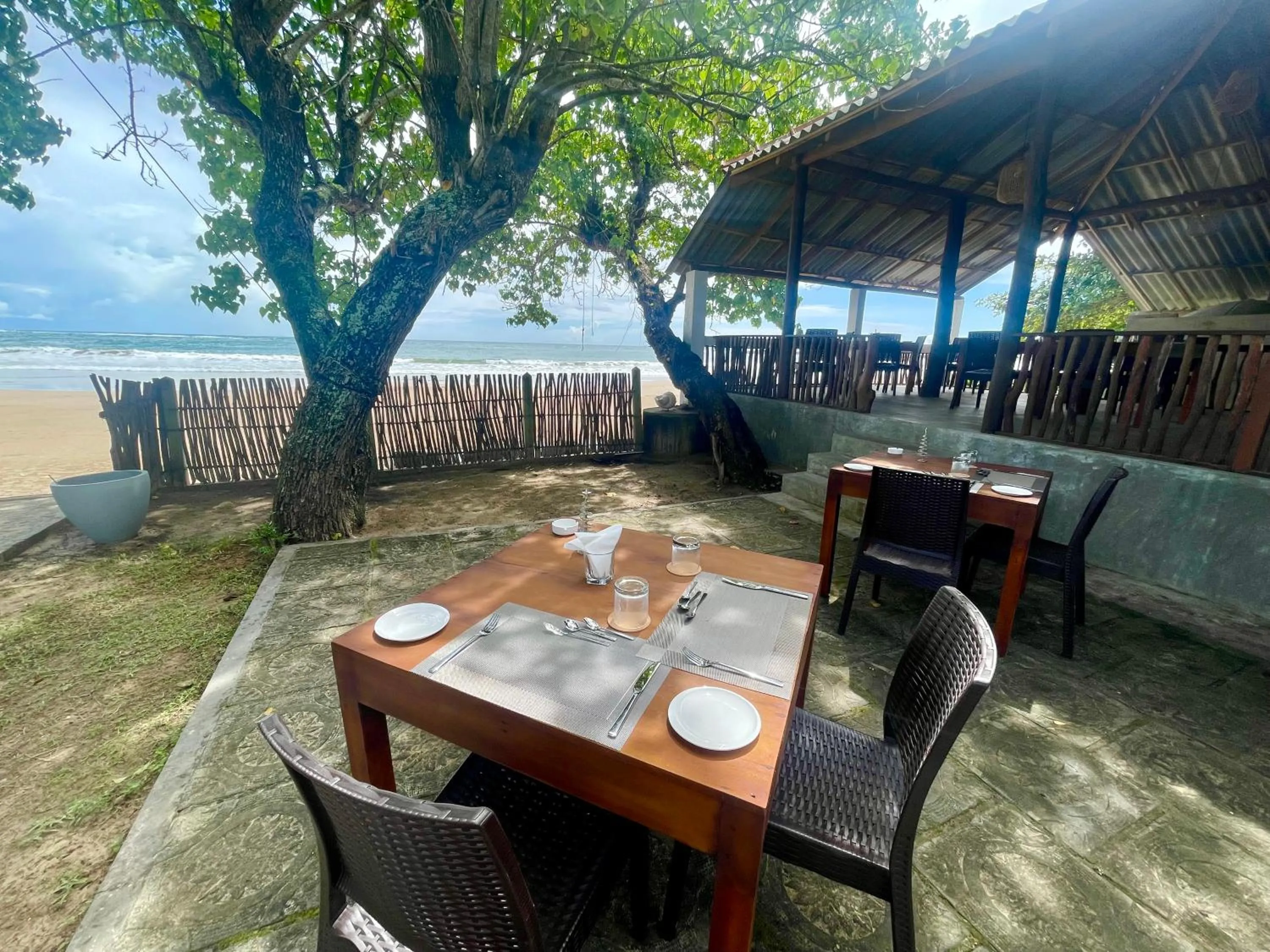 Restaurant/places to eat in Smeralda Resorts Dikwella