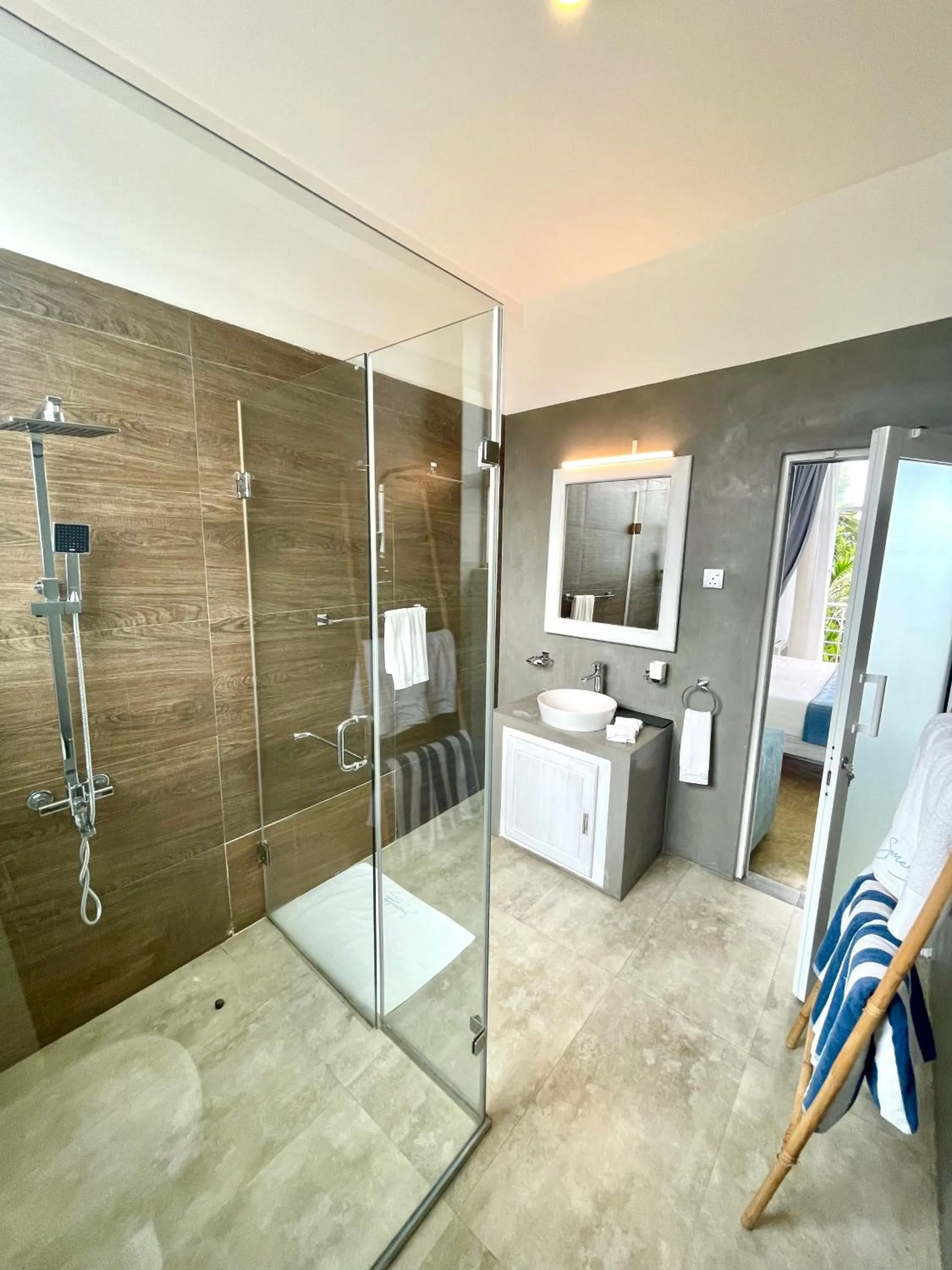 Bathroom in Smeralda Resorts Dikwella