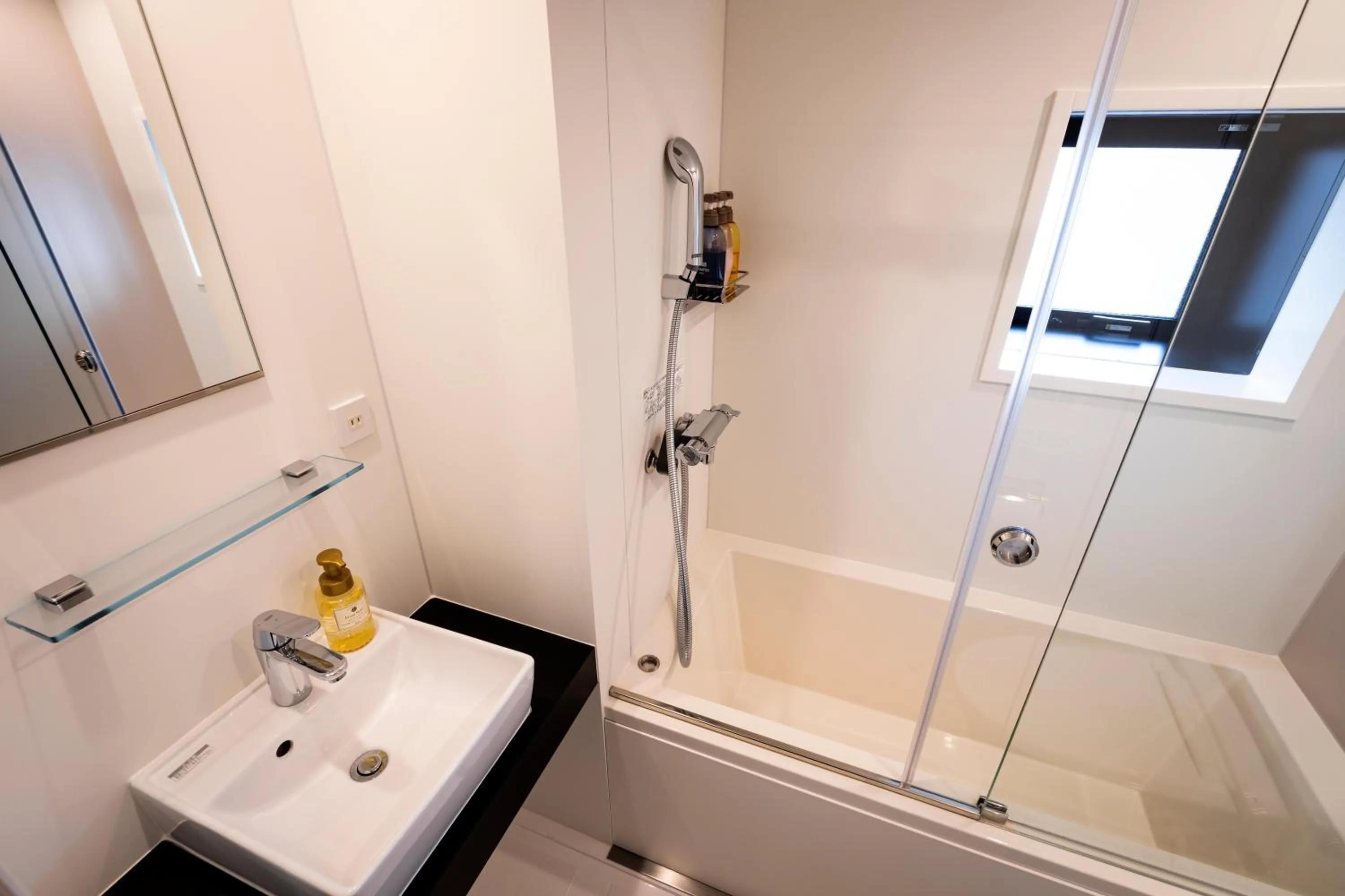 Shower in Rinn Kyoto Station