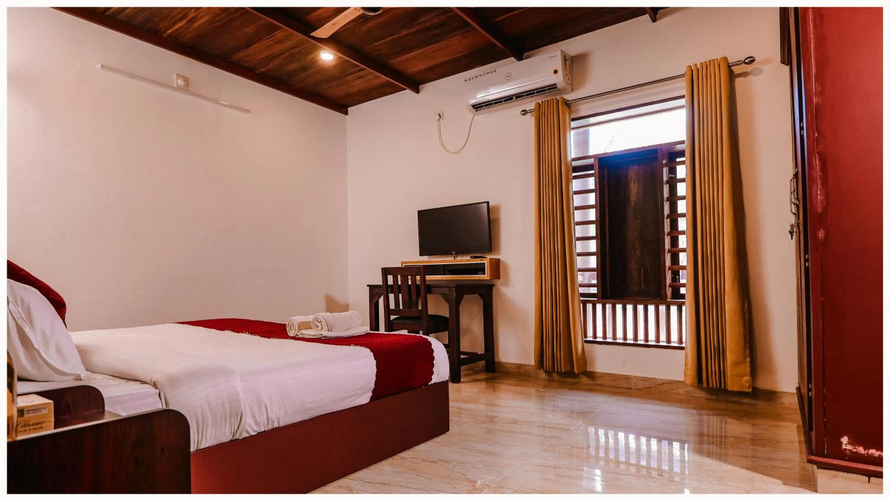 Communal lounge/ TV room, Bed in Vajra Ayurveda and Yoga Retreat