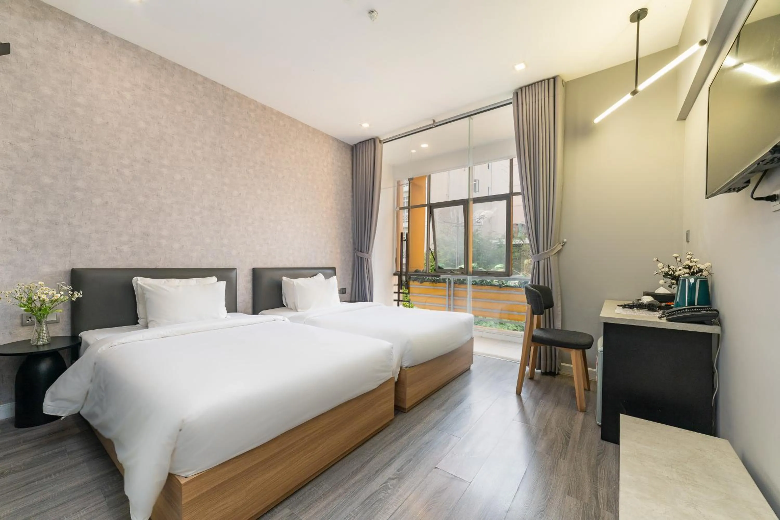 View (from property/room), Bed in The Hotel Nicecy