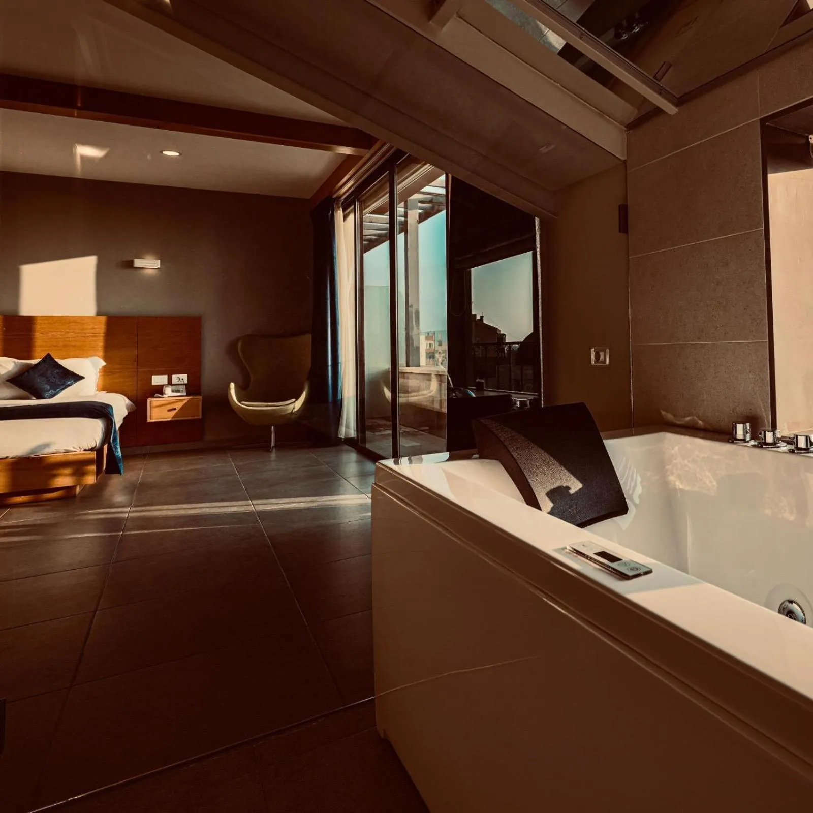 TV and multimedia in Majestic Byblos Grand Hotel