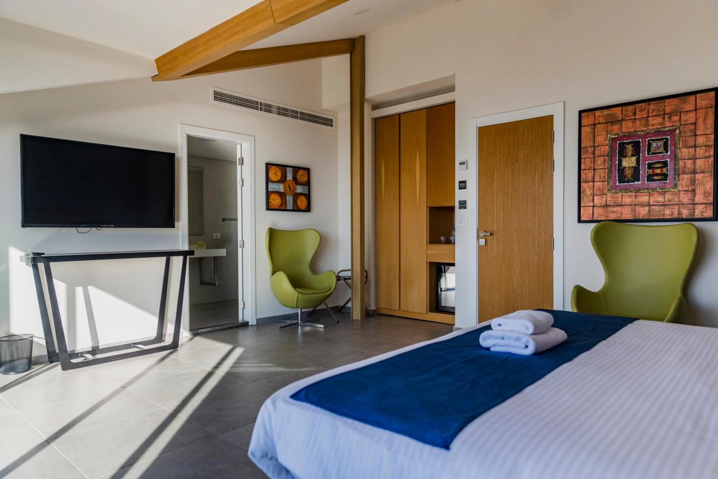 TV and multimedia, Bed in Majestic Byblos Grand Hotel