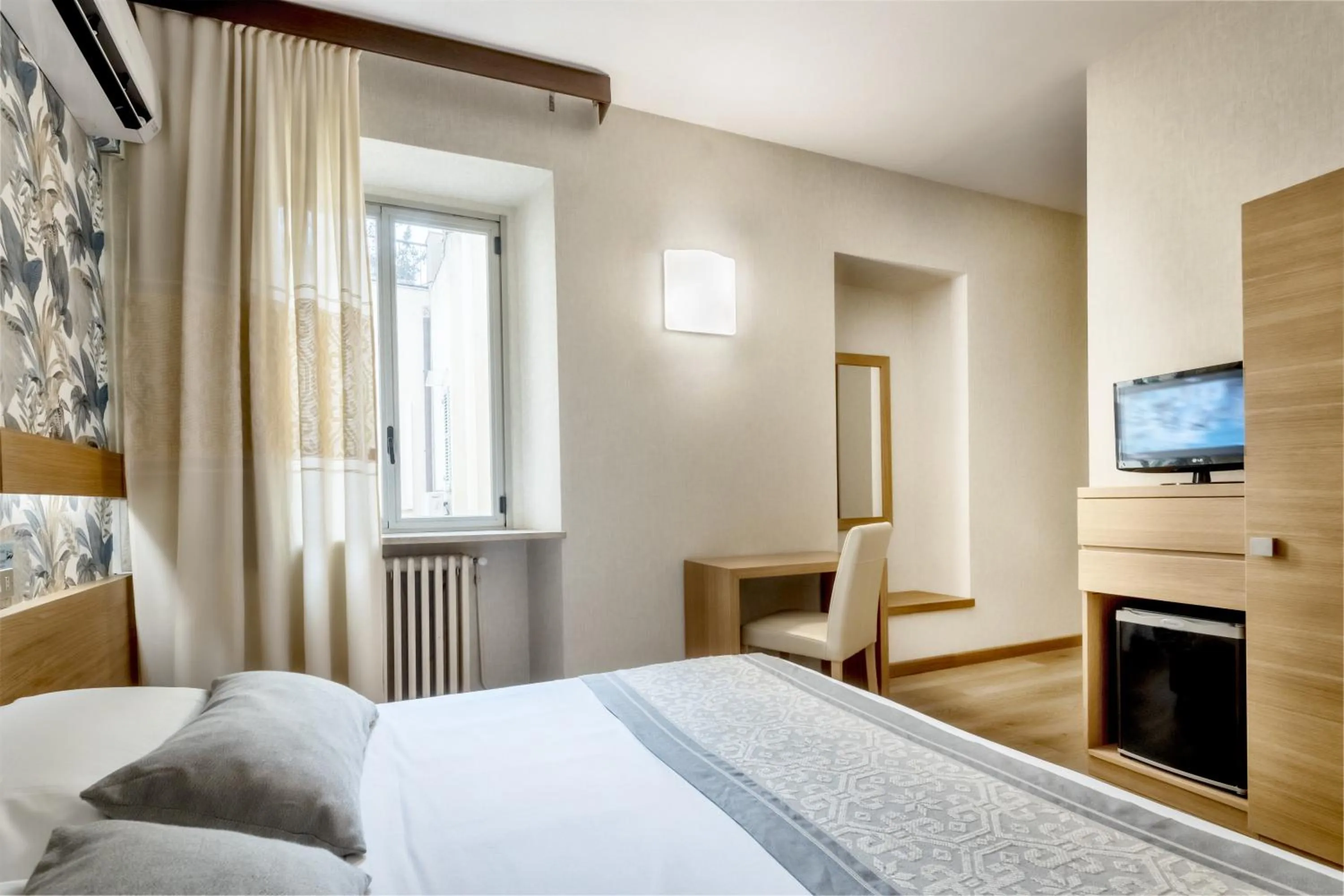 Photo of the whole room, Bed in Hotel Italia