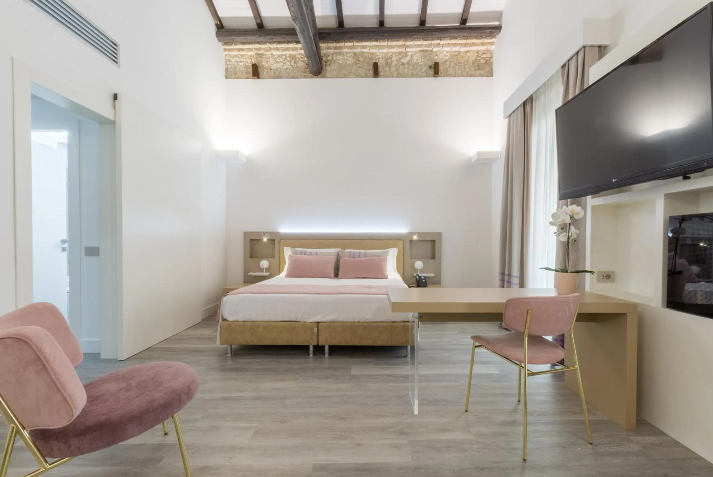 Photo of the whole room, Bed in Hotel Italia