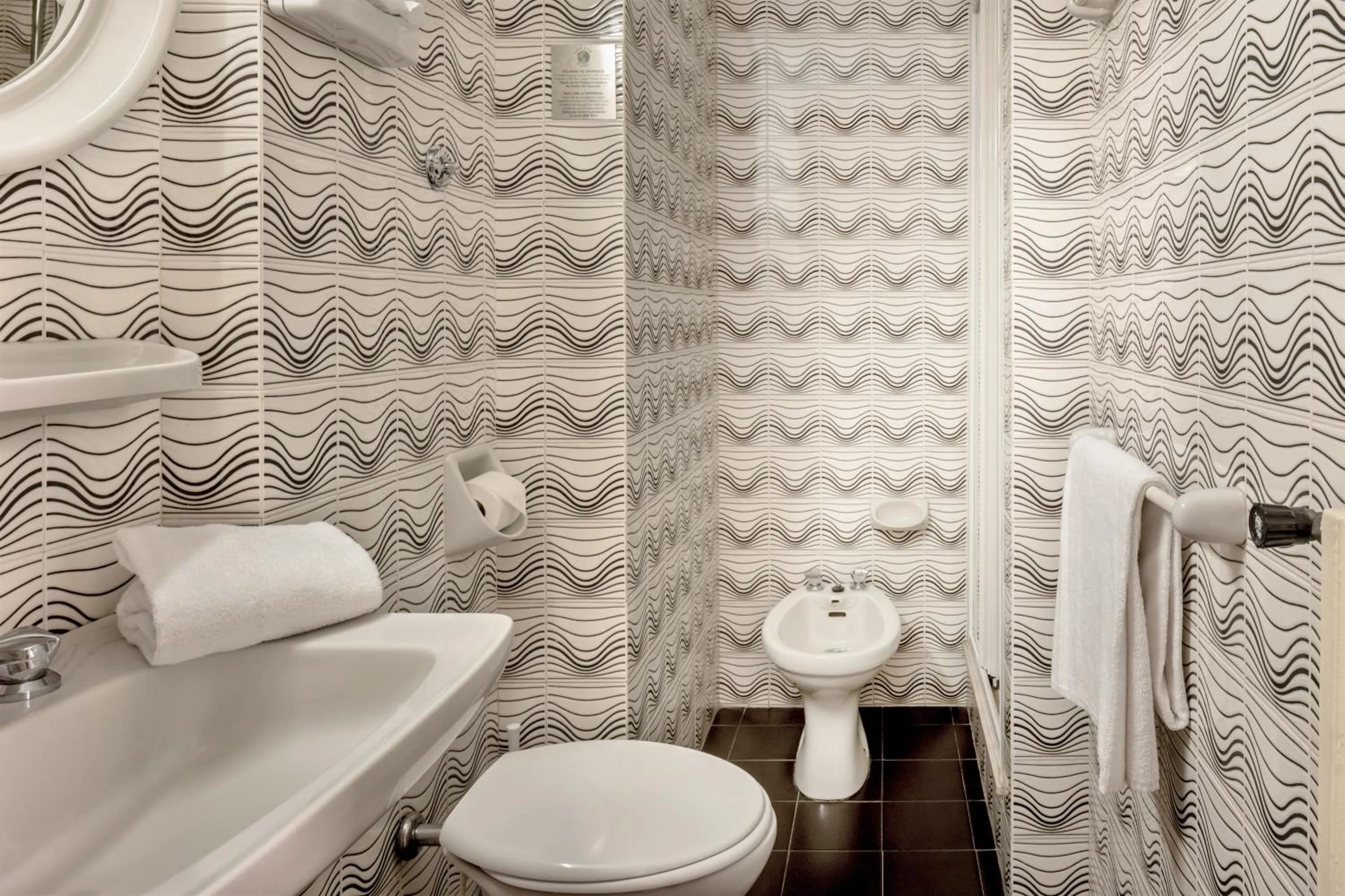 Bathroom in Hotel Italia