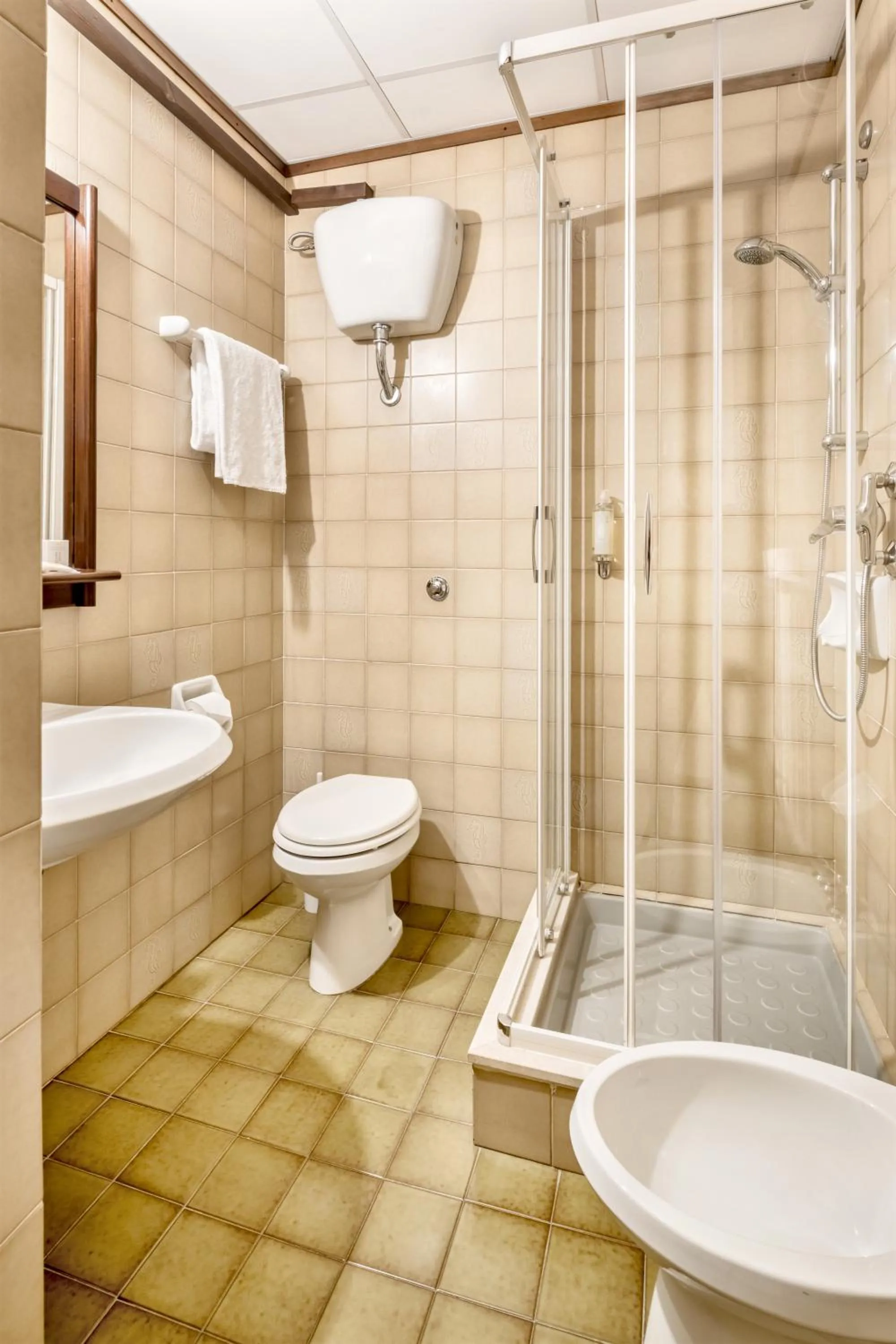 Bathroom in Hotel Italia