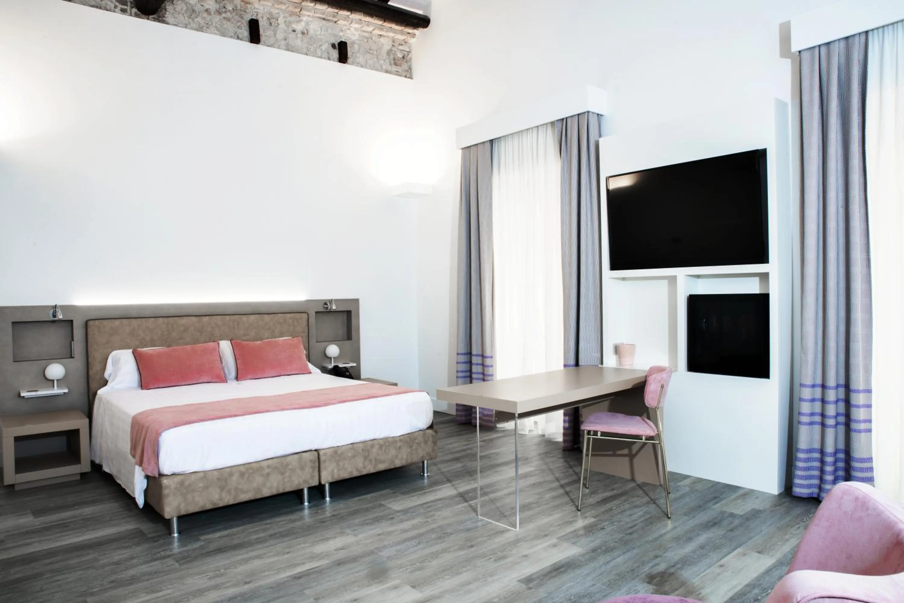 Photo of the whole room, Bed in Hotel Italia