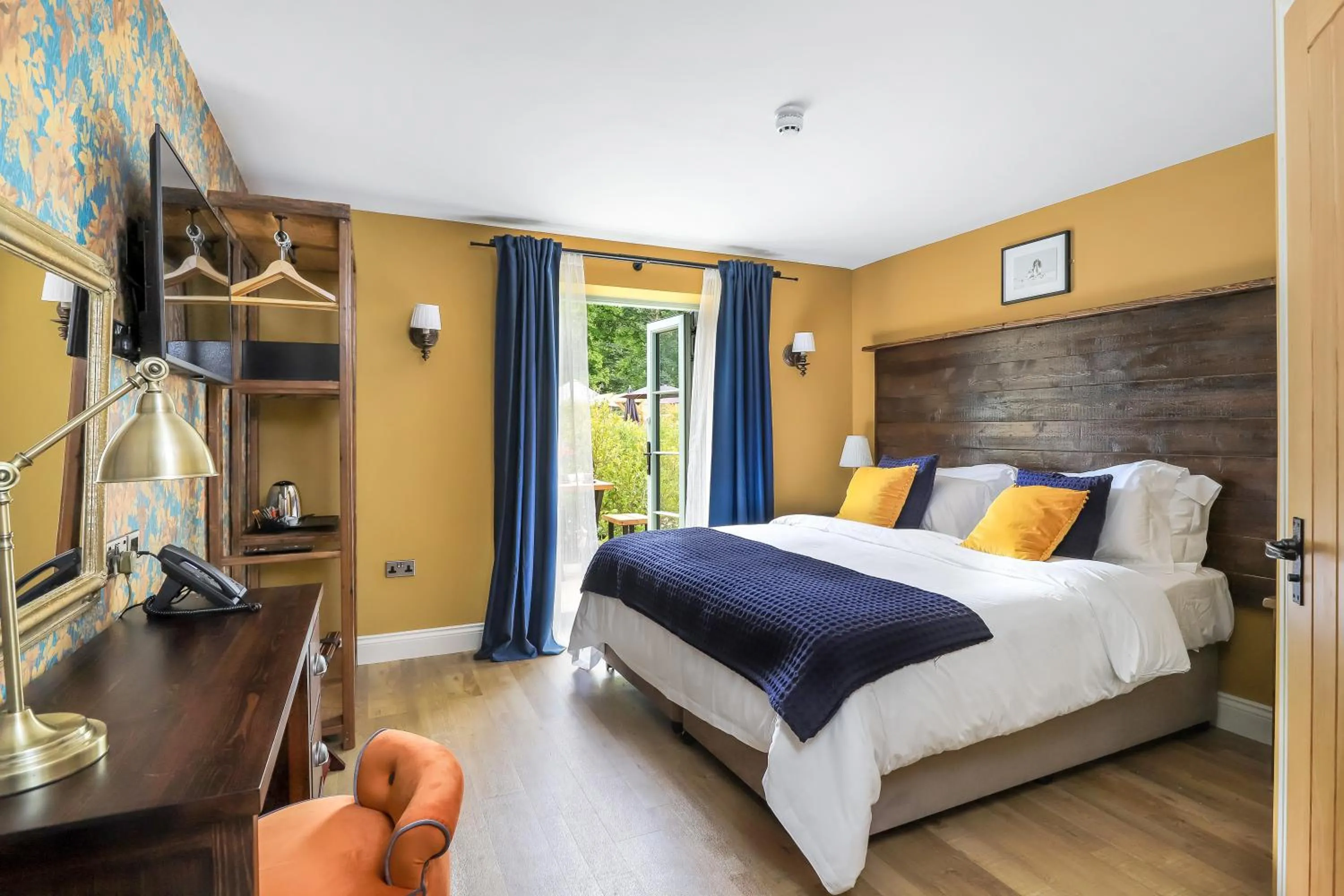 Photo of the whole room, Bed in The Duke on The Test