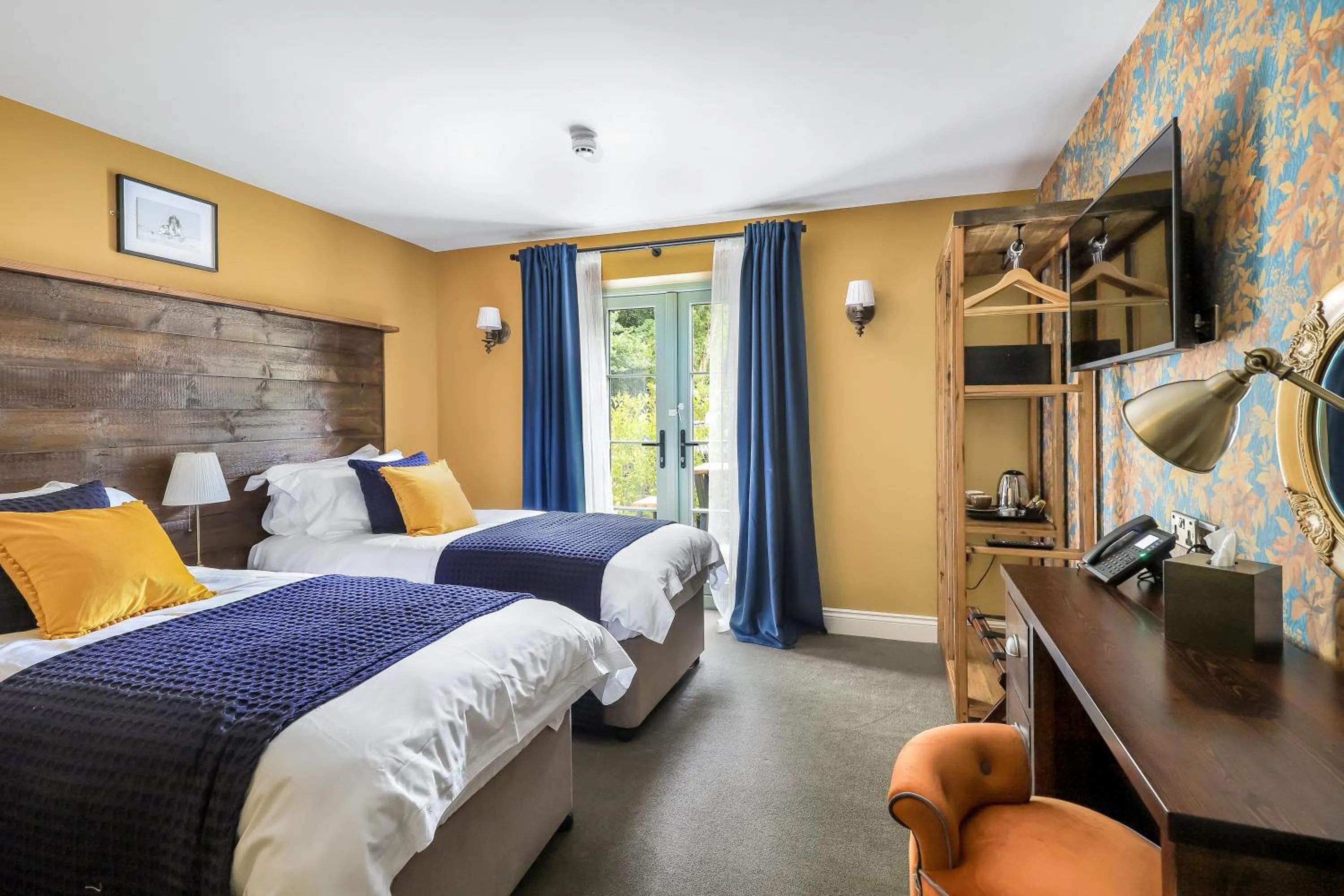 Photo of the whole room, Bed in The Duke on The Test