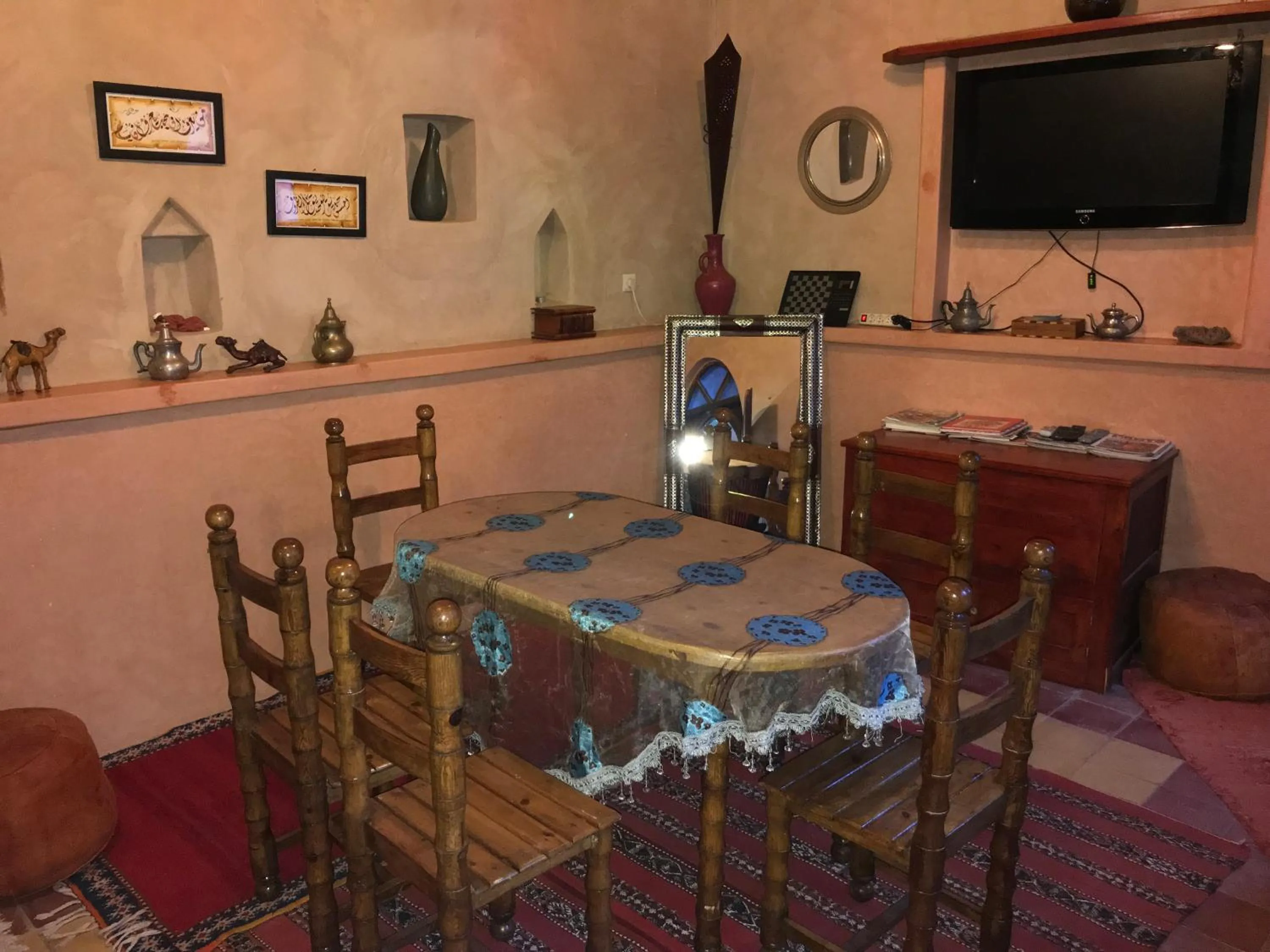 Restaurant/places to eat in Dar Amazir