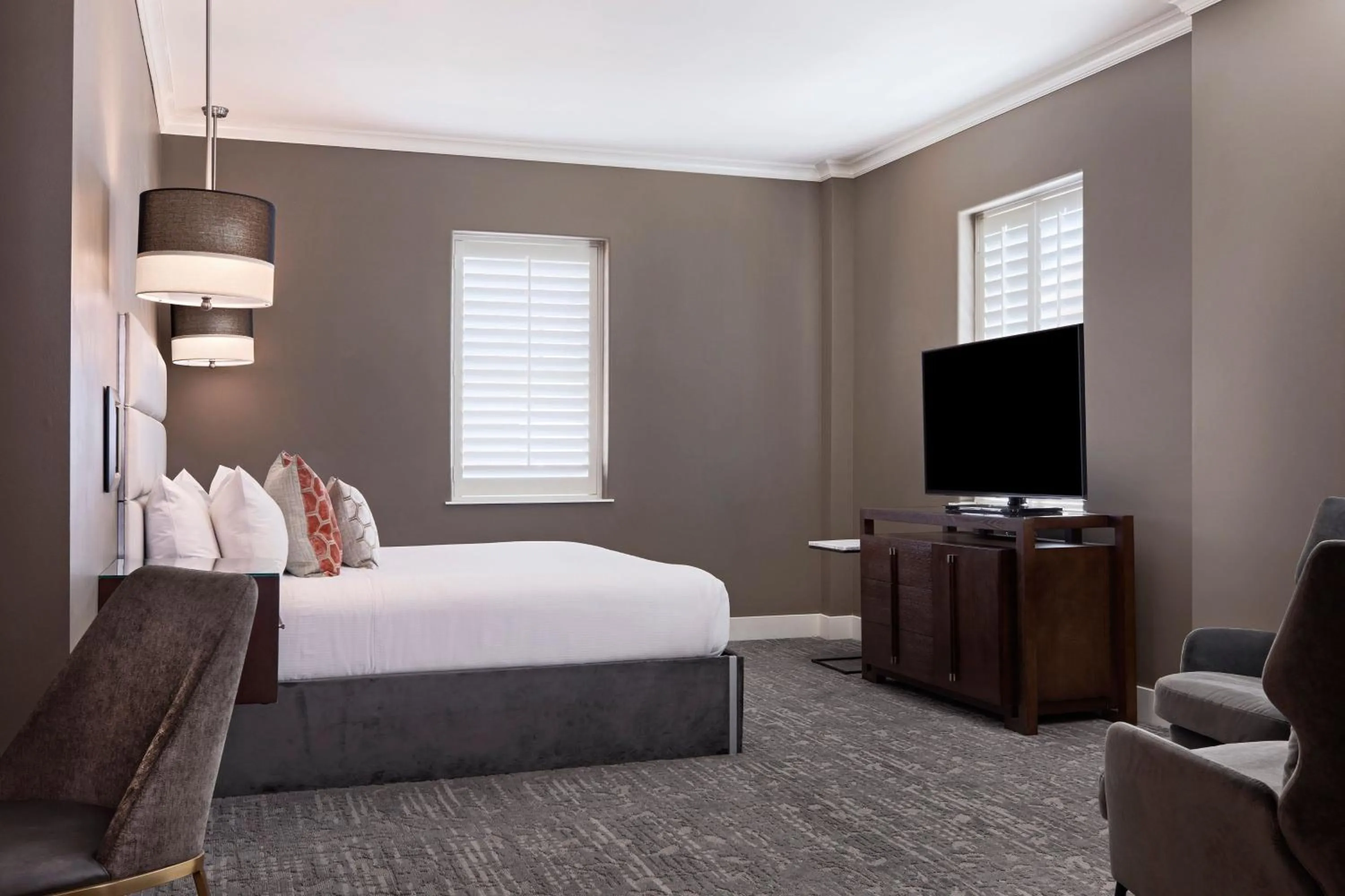 Photo of the whole room, Bed in Ambassador Hotel Oklahoma City, Autograph Collection