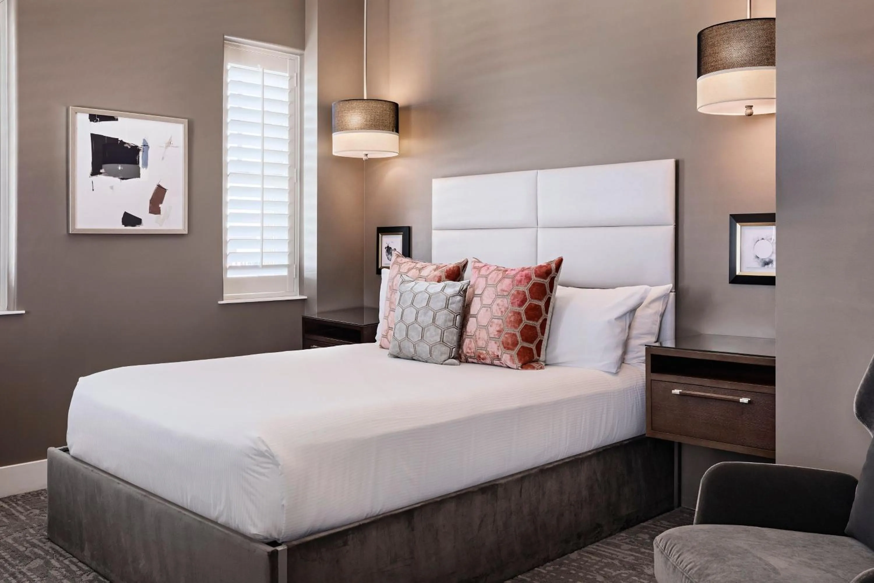 Photo of the whole room, Bed in Ambassador Hotel Oklahoma City, Autograph Collection