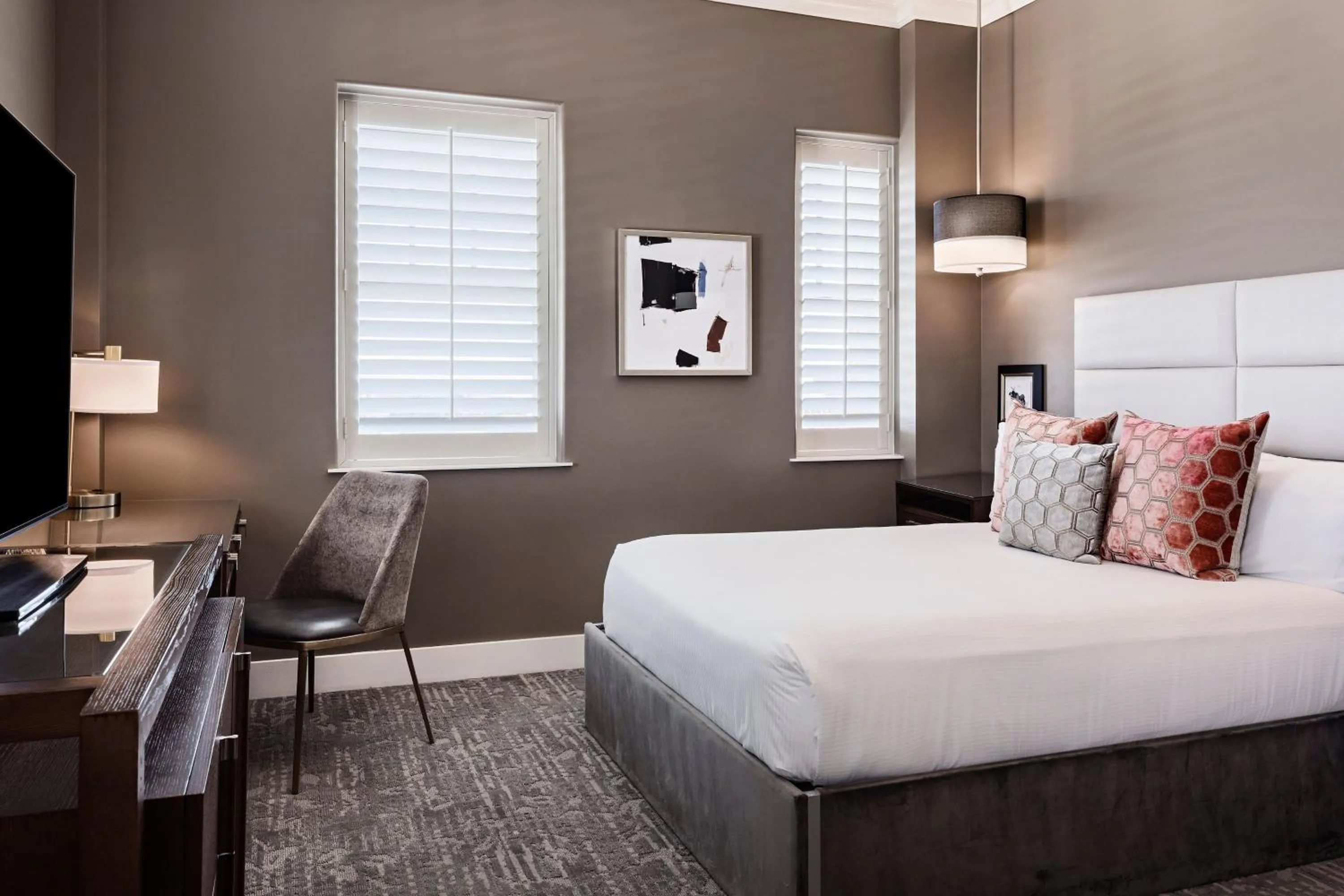 Photo of the whole room, Bed in Ambassador Hotel Oklahoma City, Autograph Collection