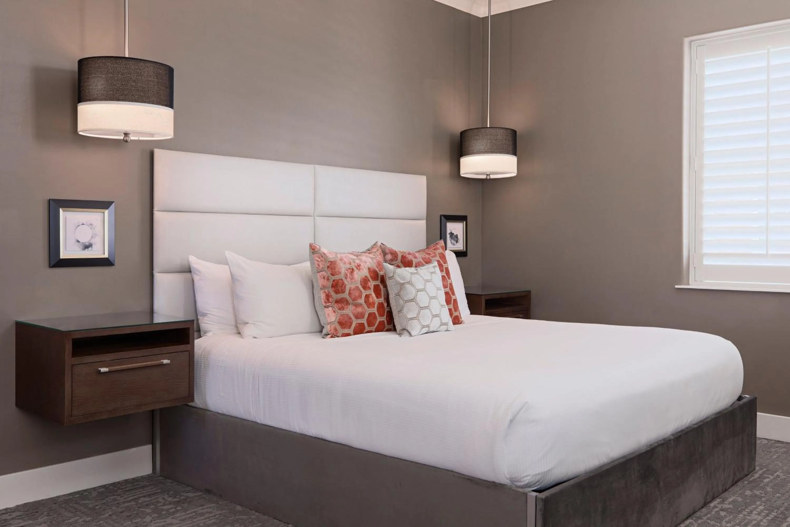 Photo of the whole room, Bed in Ambassador Hotel Oklahoma City, Autograph Collection