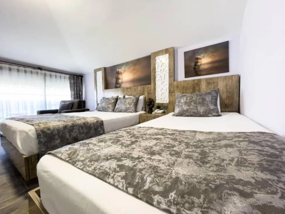 room service, Bed in Castle Light Boutique