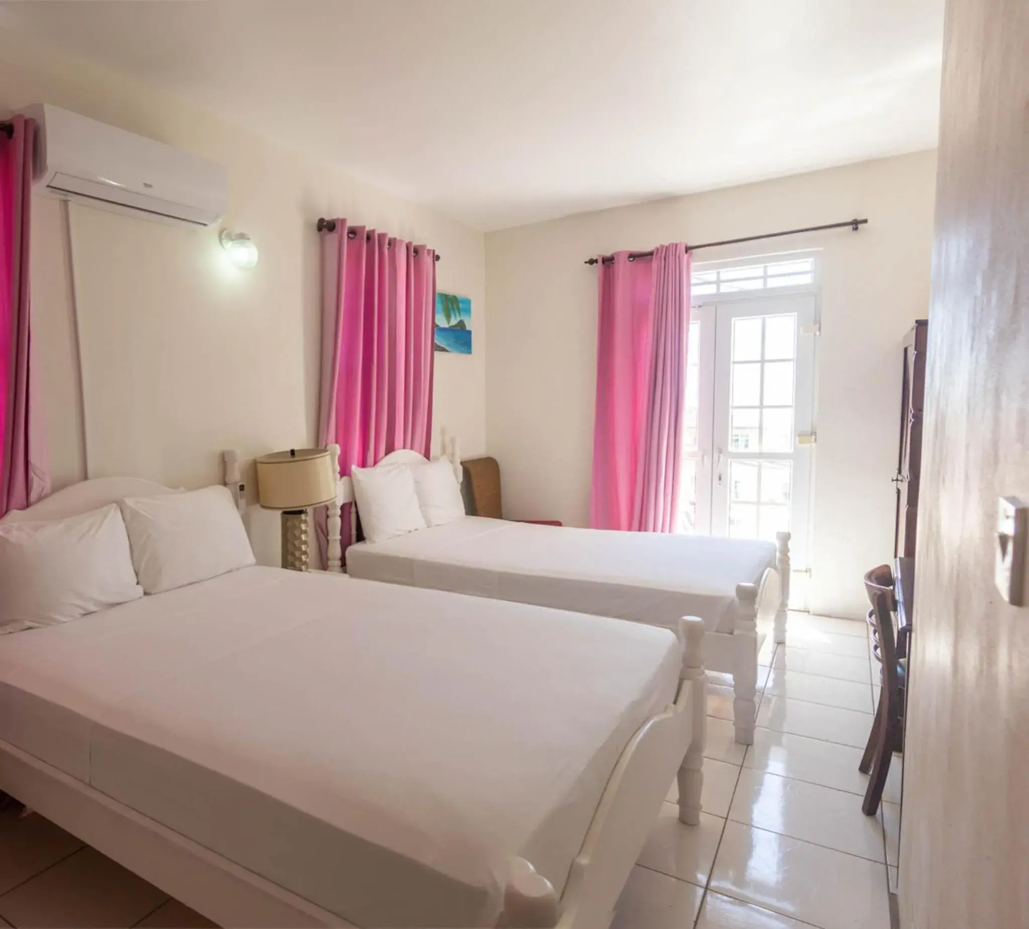 Triple Room with Balcony in St. James Guesthouse Triple Room with Balcony in St. James Guesthouse