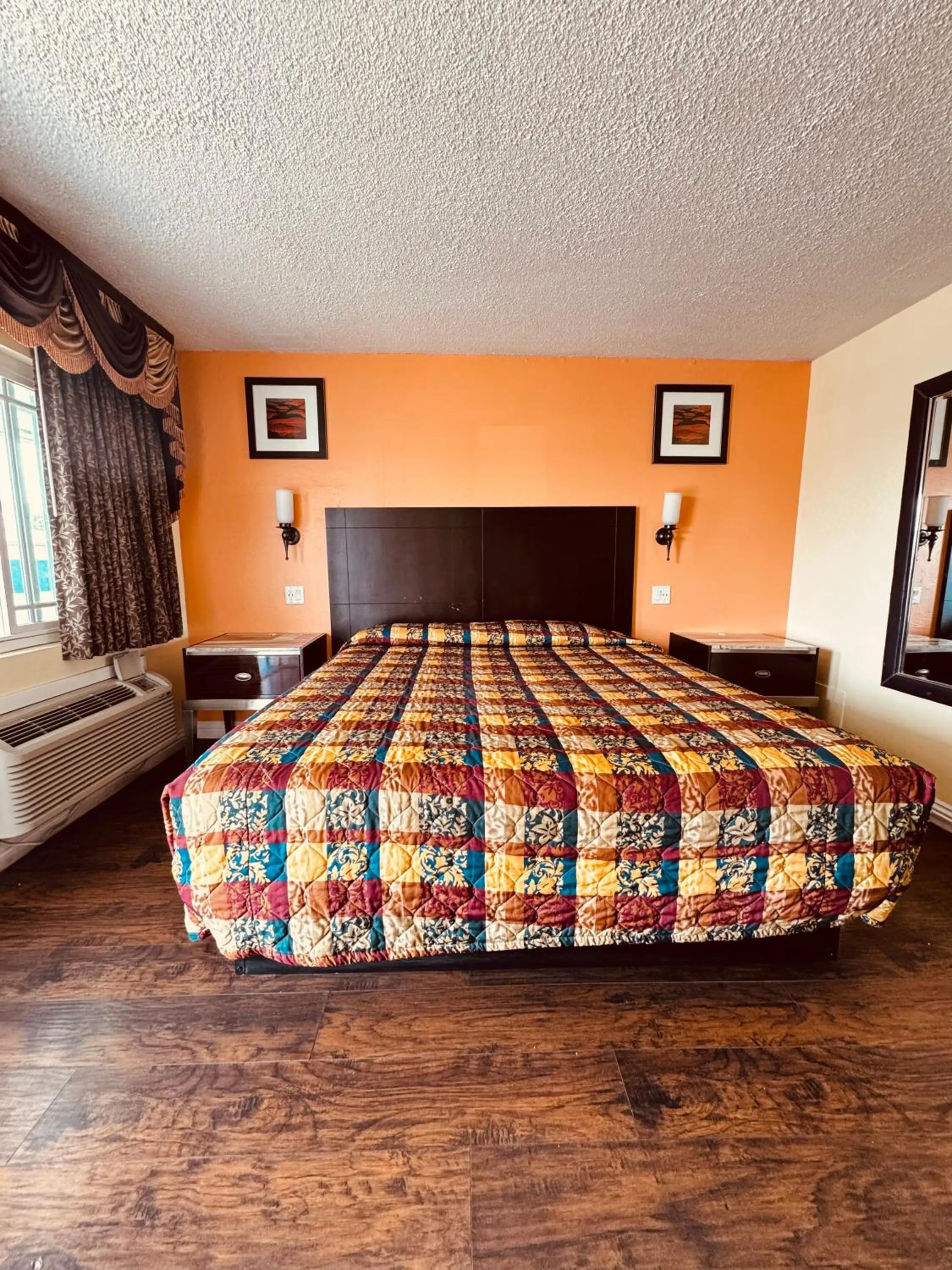 Bed in Walden Motel