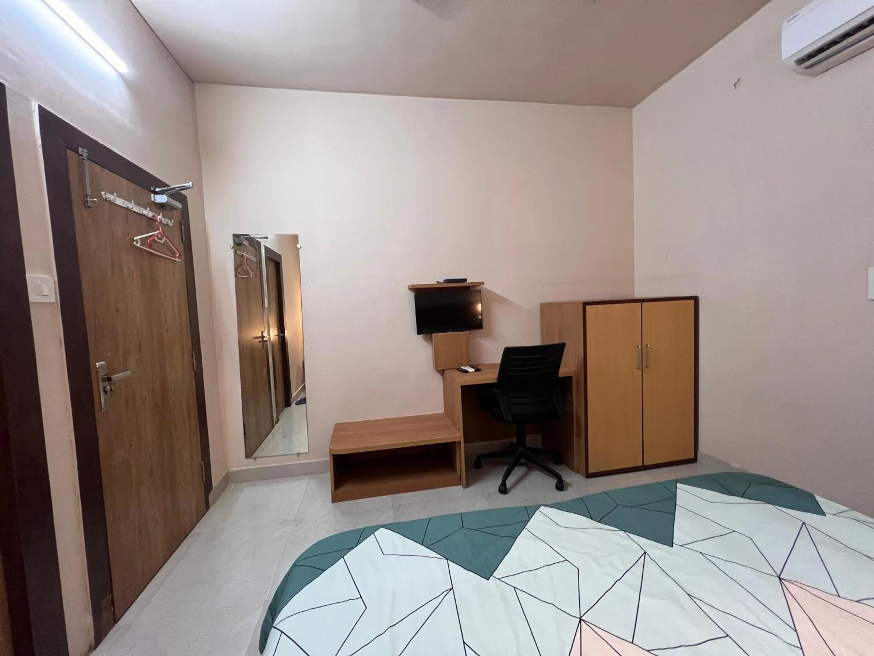 GREEN HOME STAY