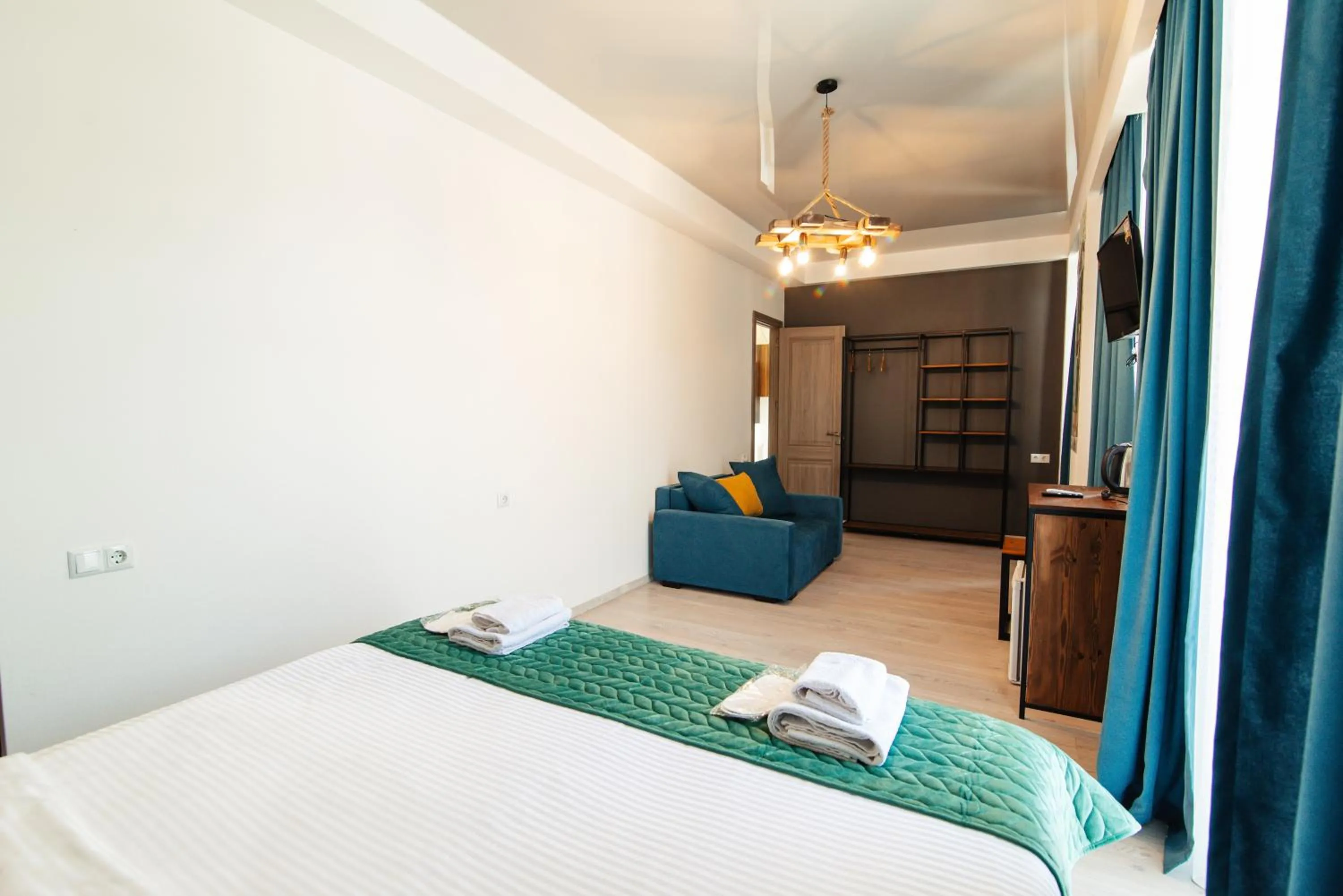 TV and multimedia, Bed in Hotel Boutique George