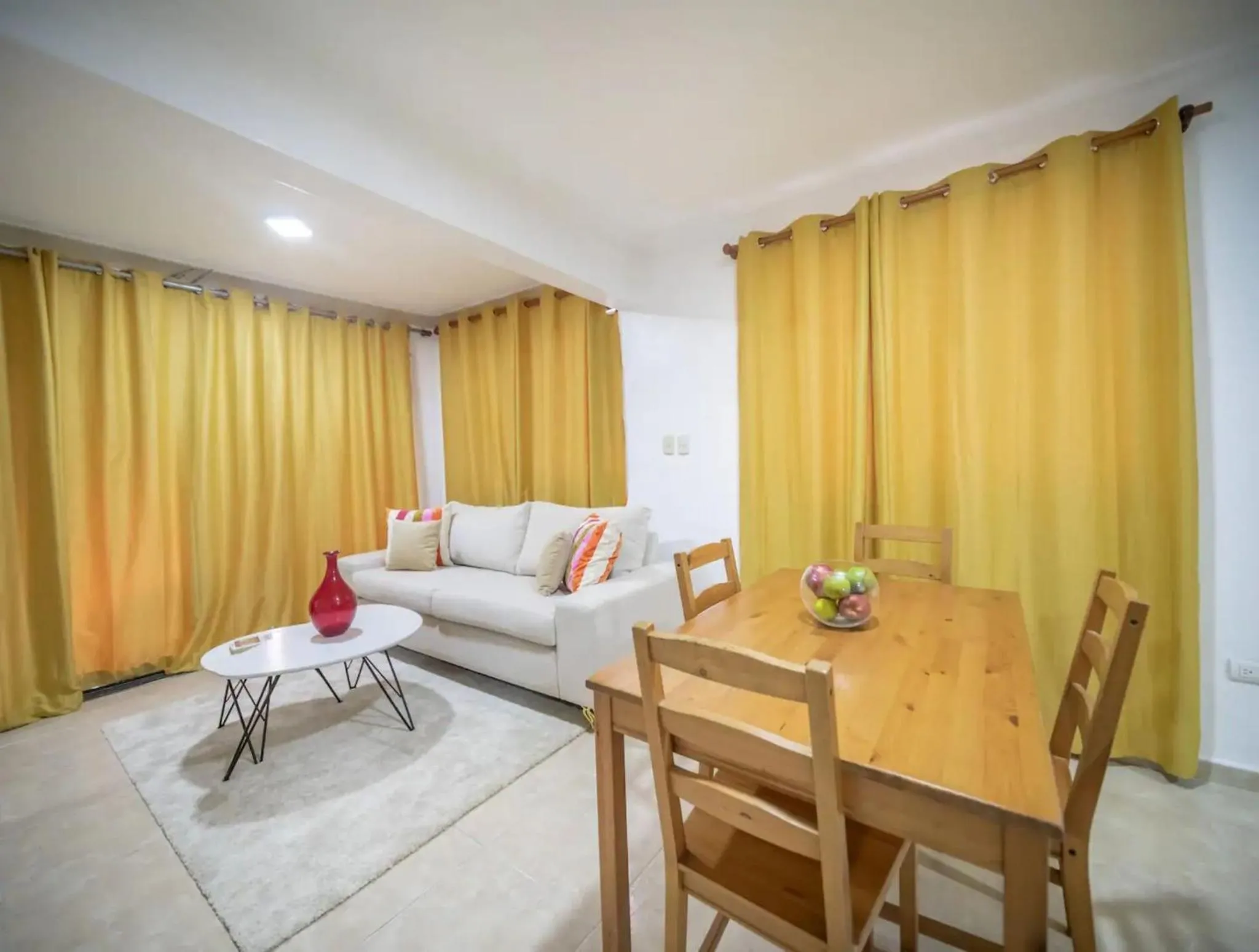 Stylish 1r-1b Apt Near The Beach And Main Street