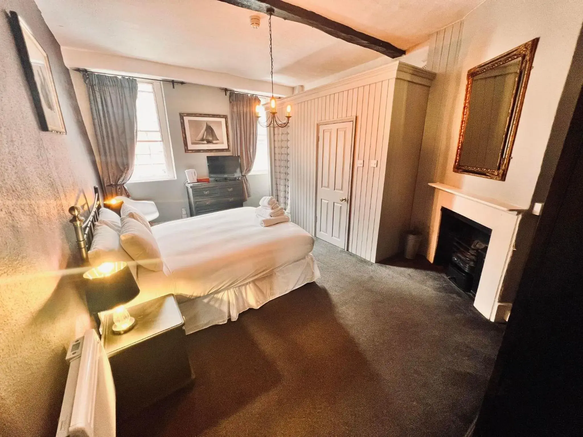 Double Room in George & Dragon Hotel Double Room in George & Dragon Hotel