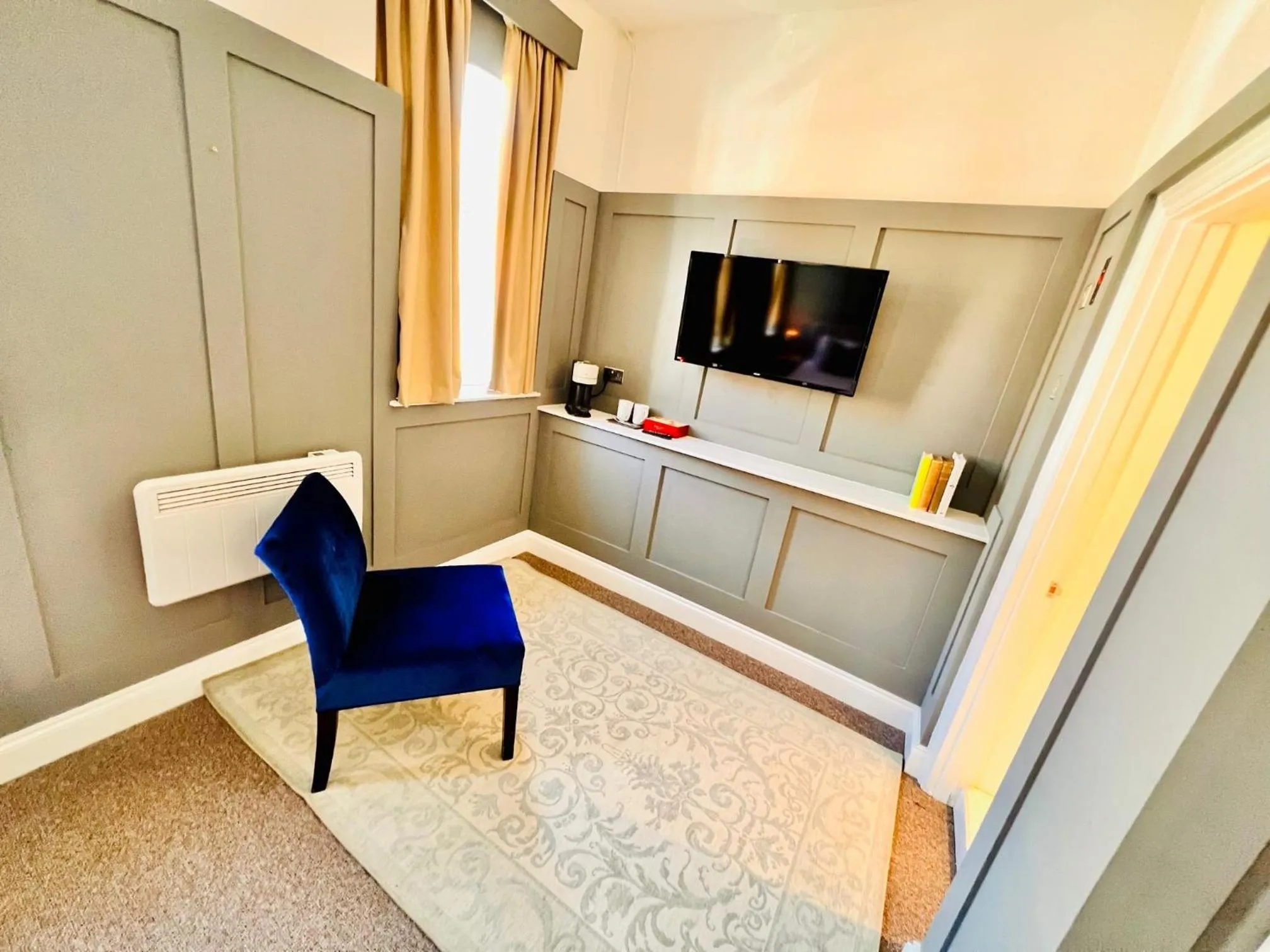 TV and multimedia in George & Dragon Hotel