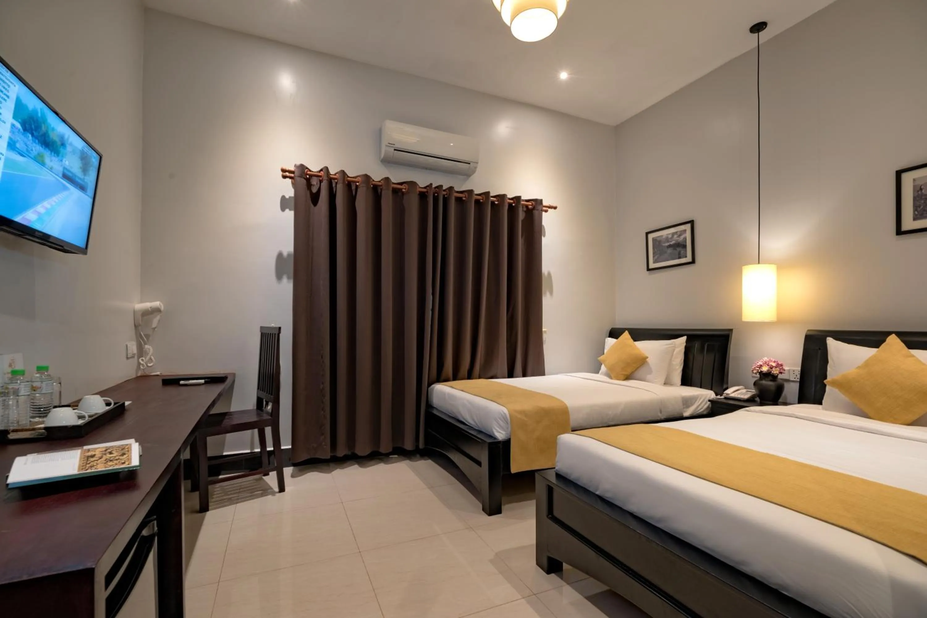 Photo of the whole room, Bed in Grange