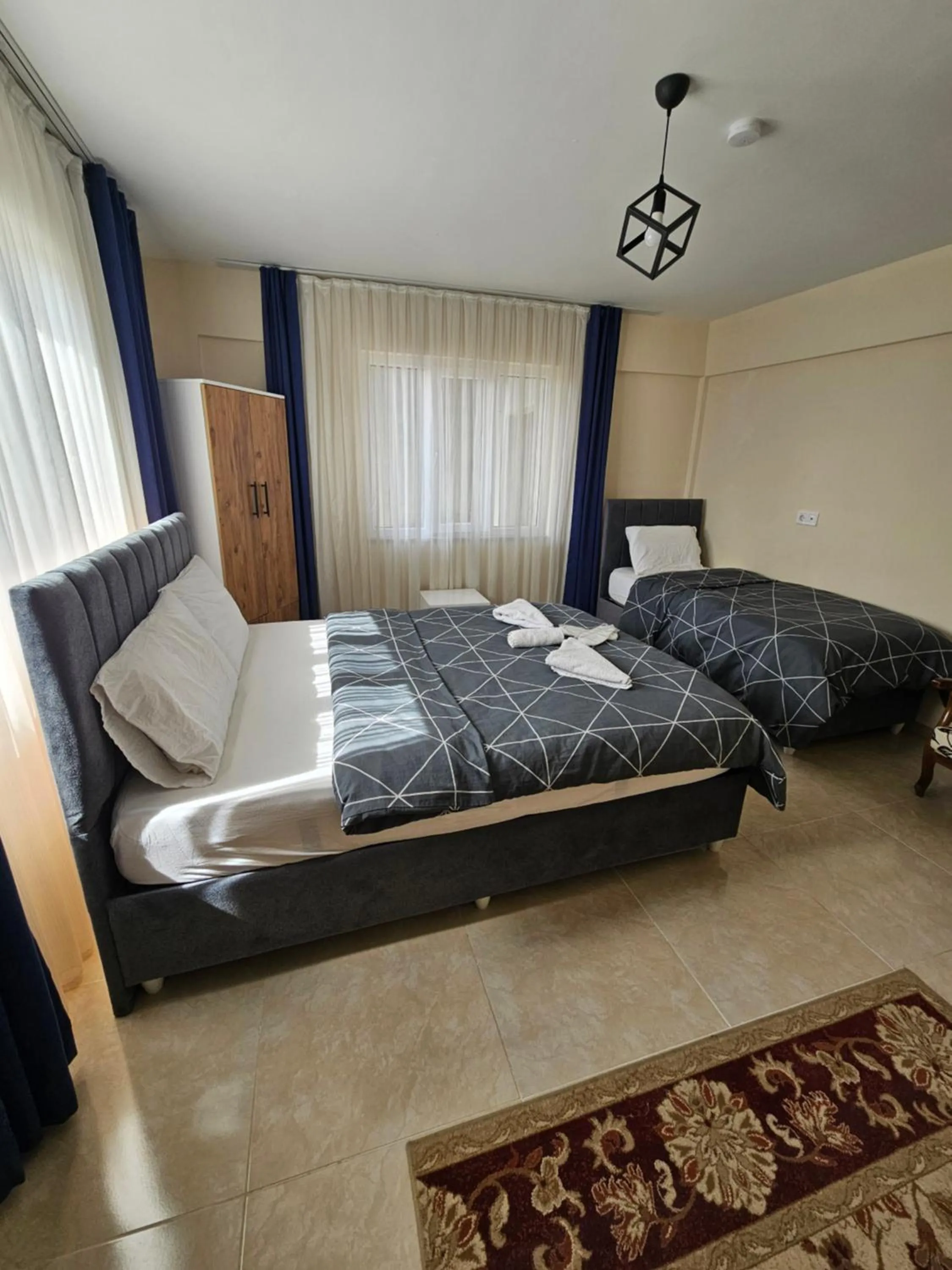 Bedroom, Bed in The Titanic House