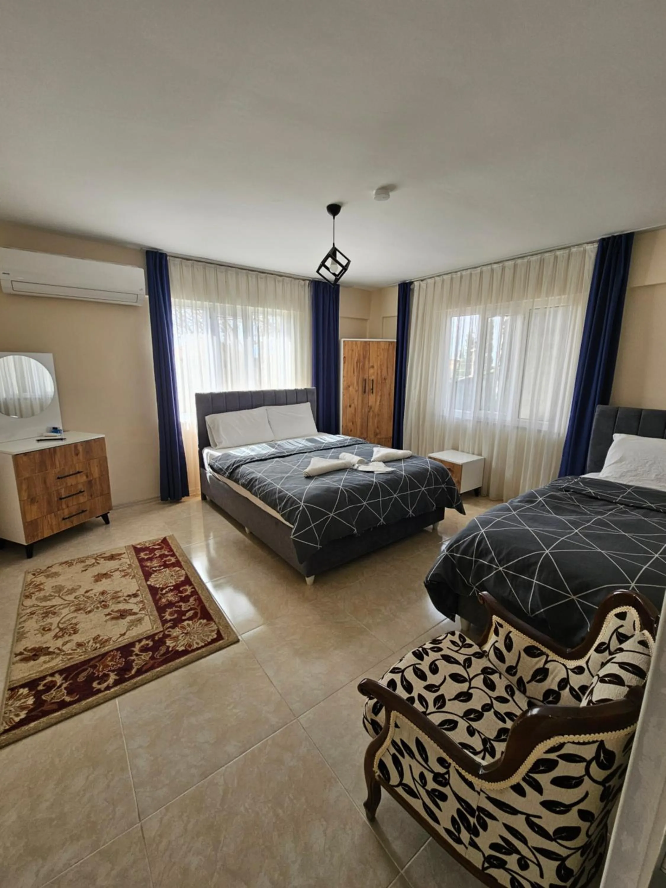 Bedroom, Bed in The Titanic House