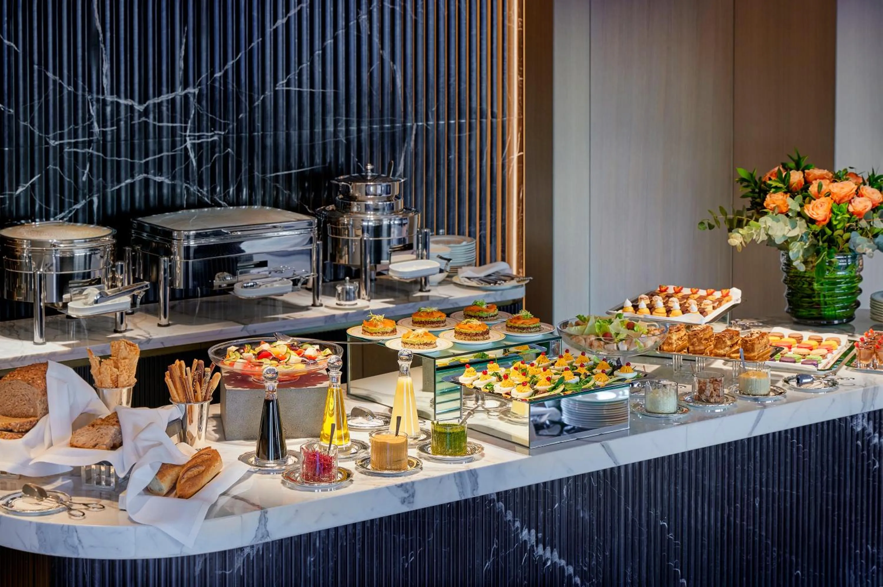 Restaurant/places to eat in Vakko Hotel and Residence