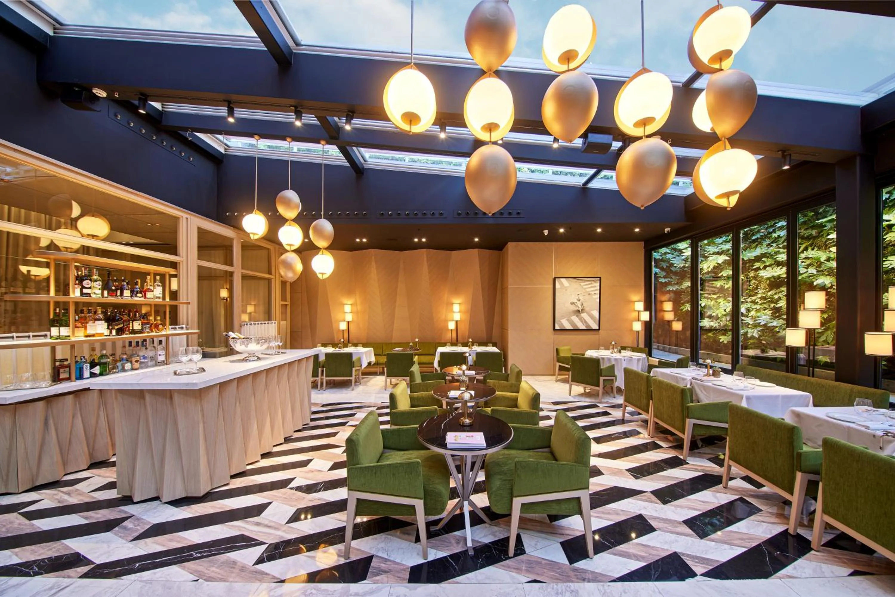 Restaurant/places to eat in Vakko Hotel and Residence