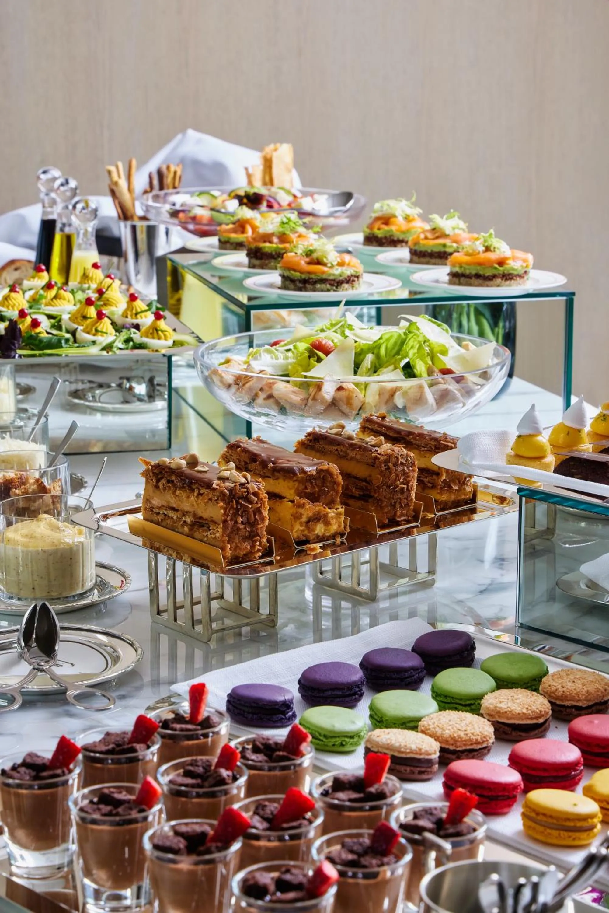 Restaurant/places to eat in Vakko Hotel and Residence