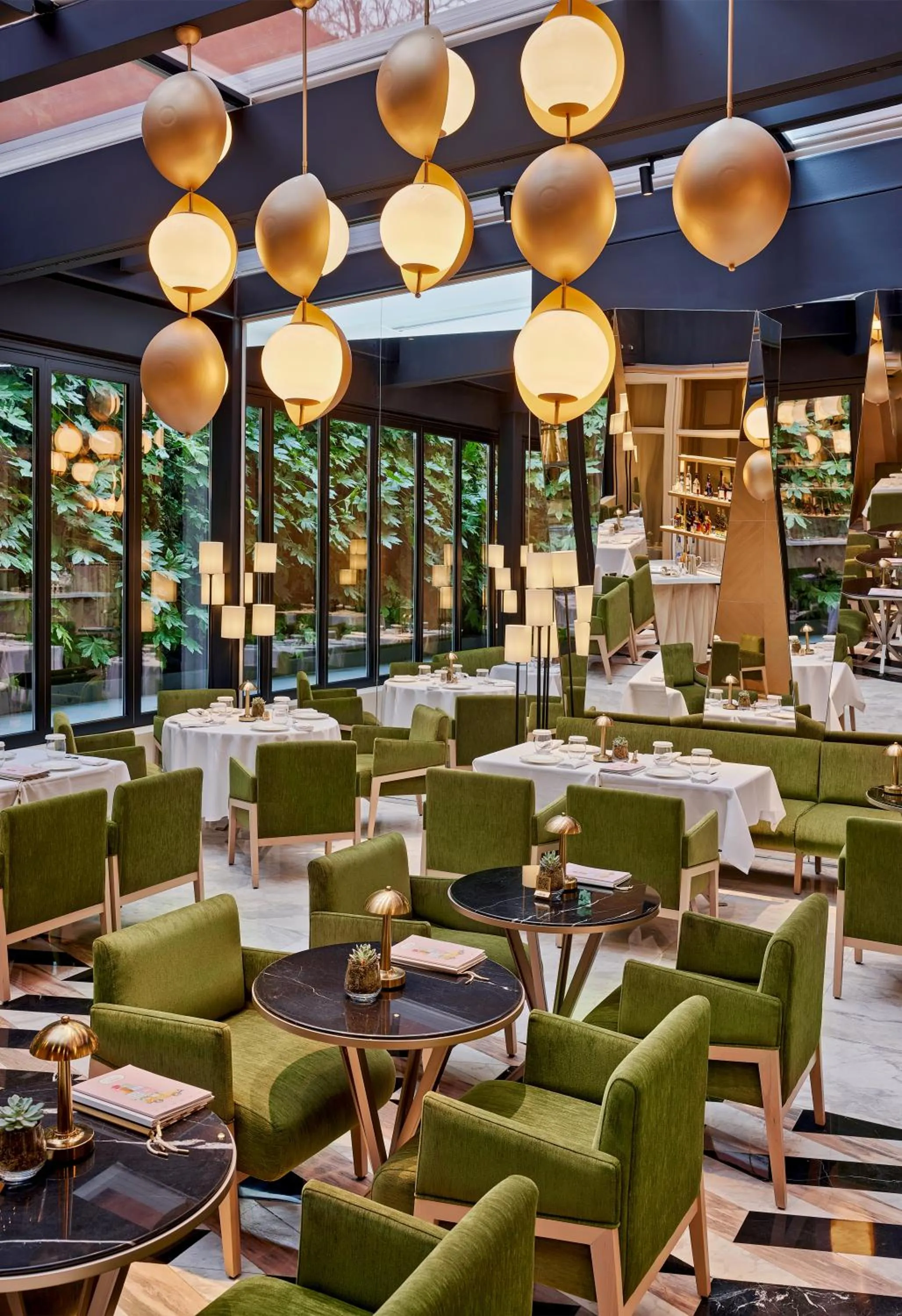 Restaurant/places to eat in Vakko Hotel and Residence