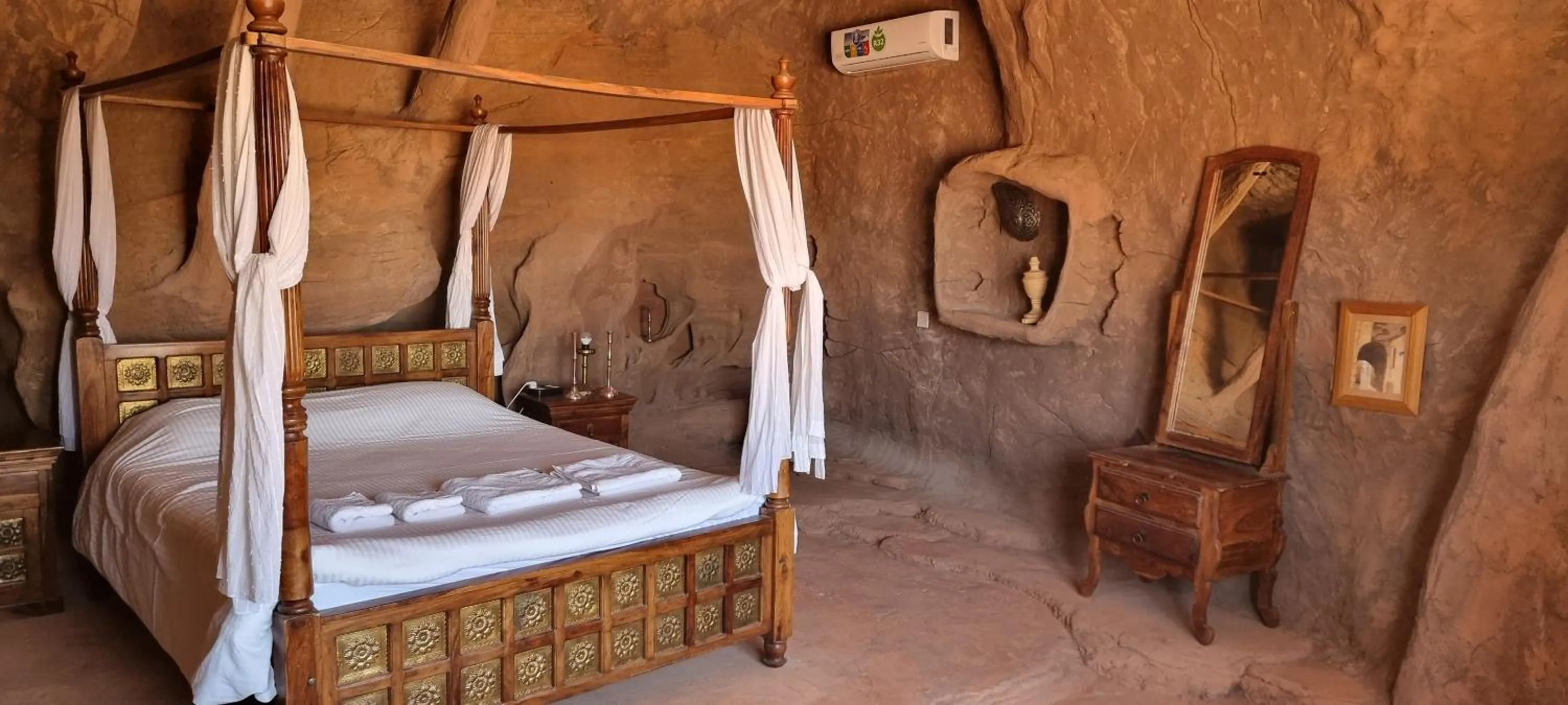 Bed in Obeid's Bedouin Life Camp