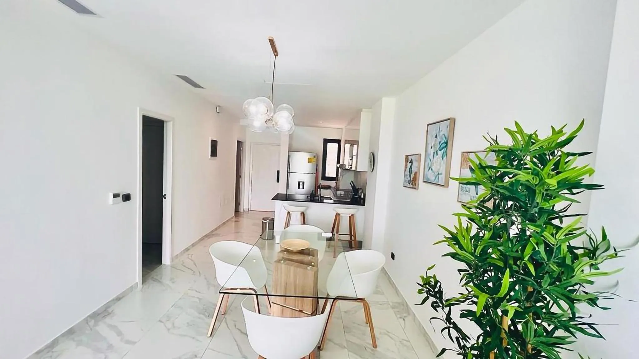 Restaurant/places to eat in Luxury Apartment With Pool And Golf View