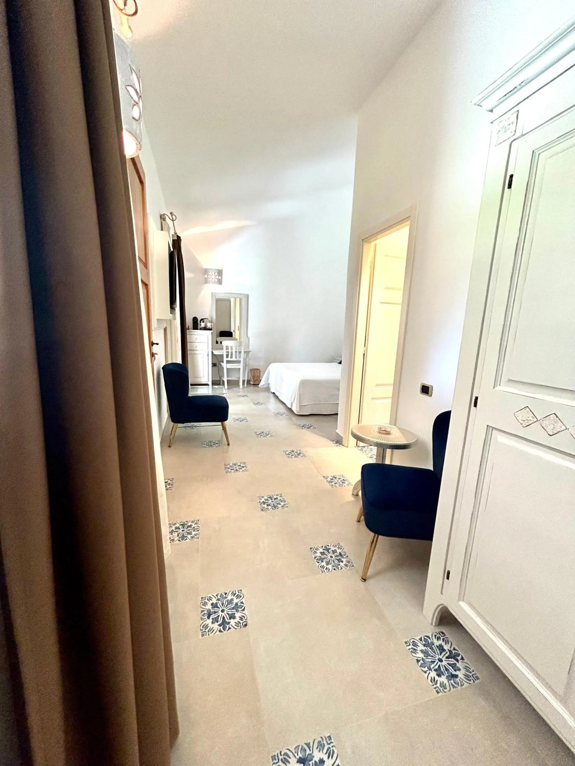 Seating area, Bed in Villa Cavalieri Country Hotel