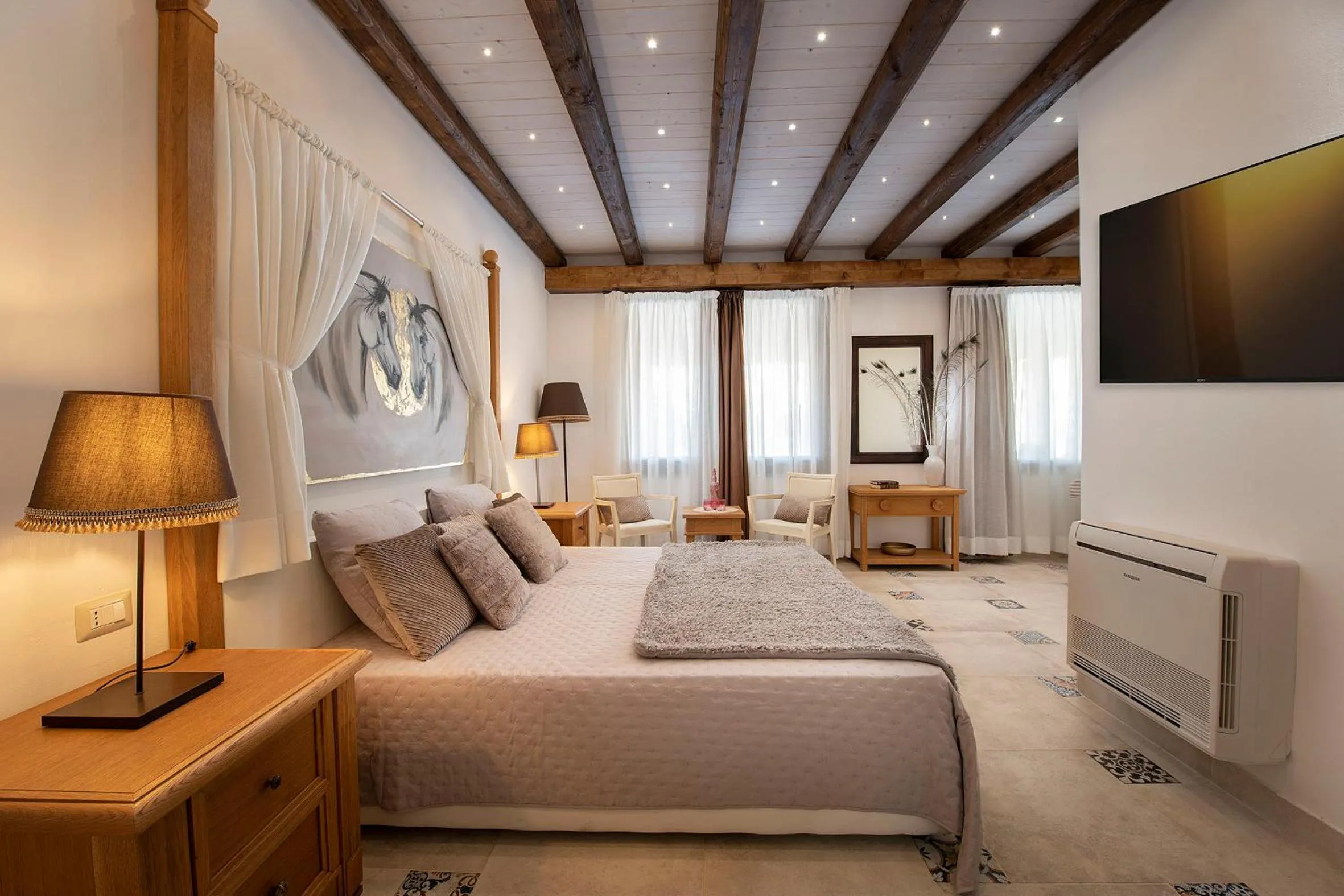 Bed in Villa Cavalieri Country Hotel
