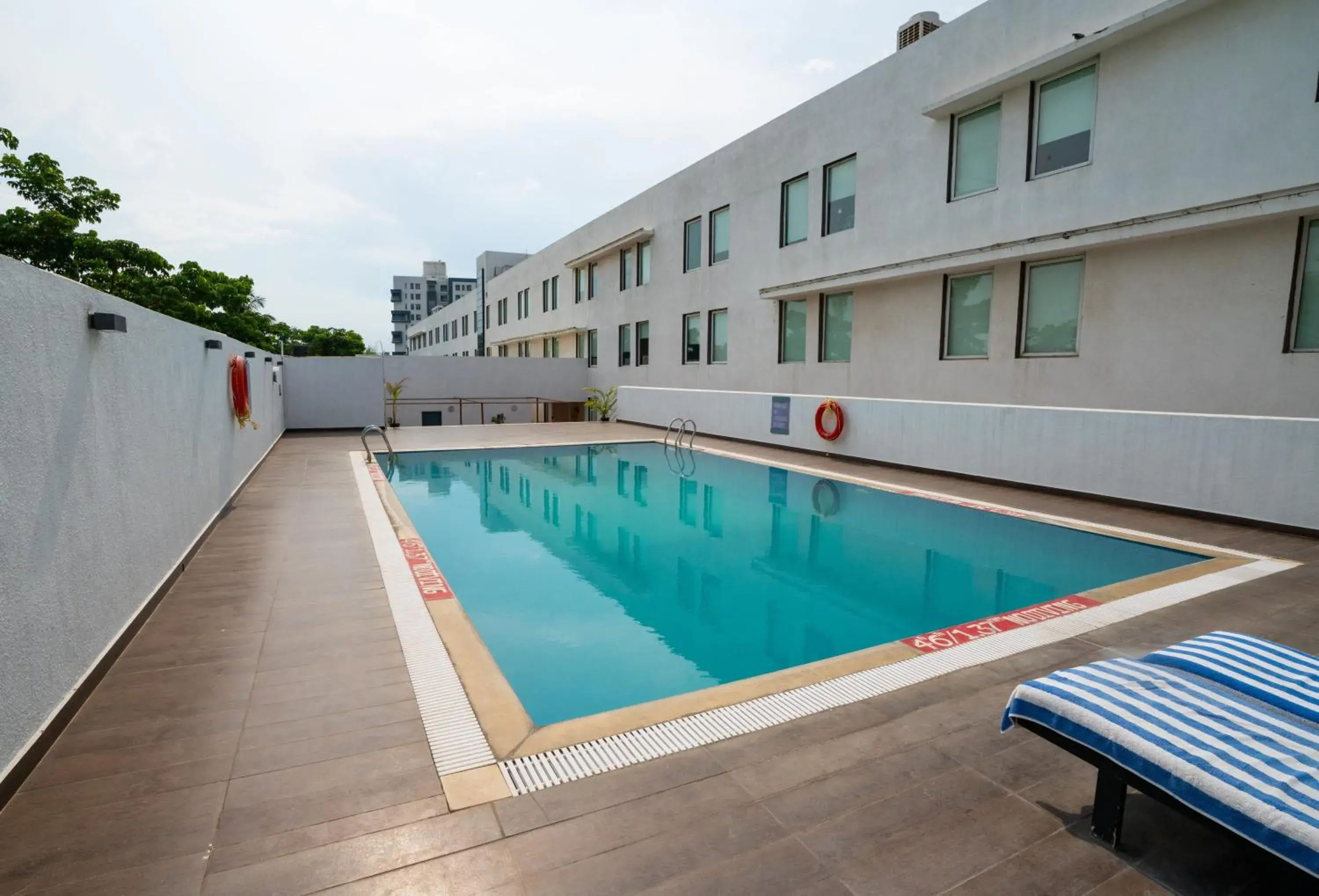 Swimming pool in Hotel Halez Swimming pool in Hotel Halez