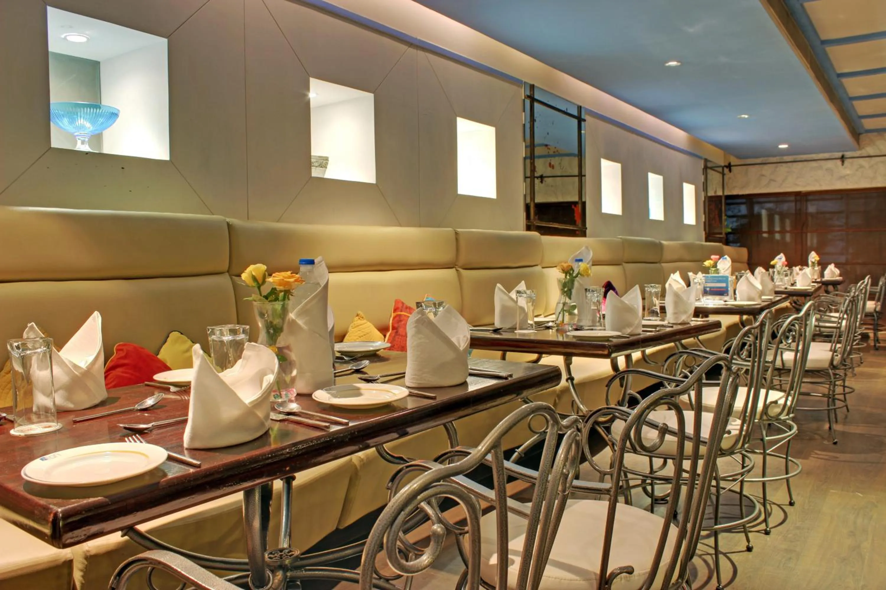 Restaurant/places to eat in Hotel Halez