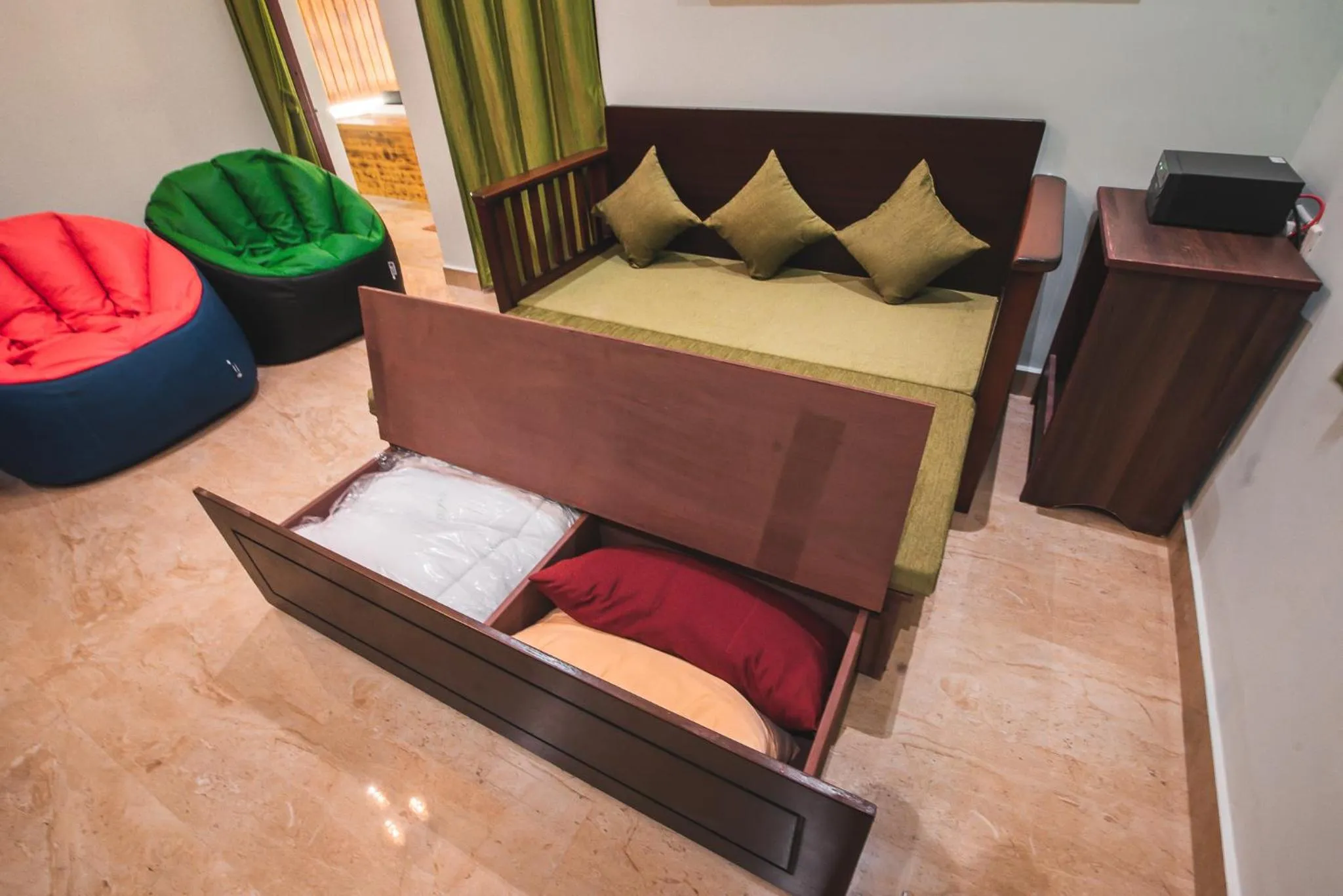 Living room, Bed in Cheerful 2-bedroom near Auro Beach