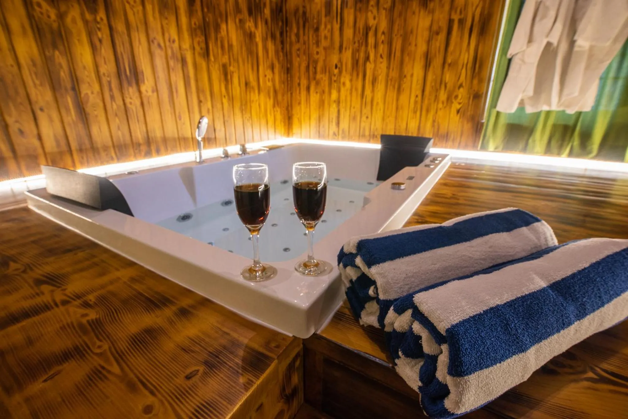 Spa and wellness centre/facilities, Bed in Cheerful 2-bedroom near Auro Beach