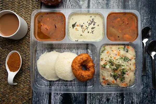 Breakfast in Cheerful 2-bedroom near Auro Beach