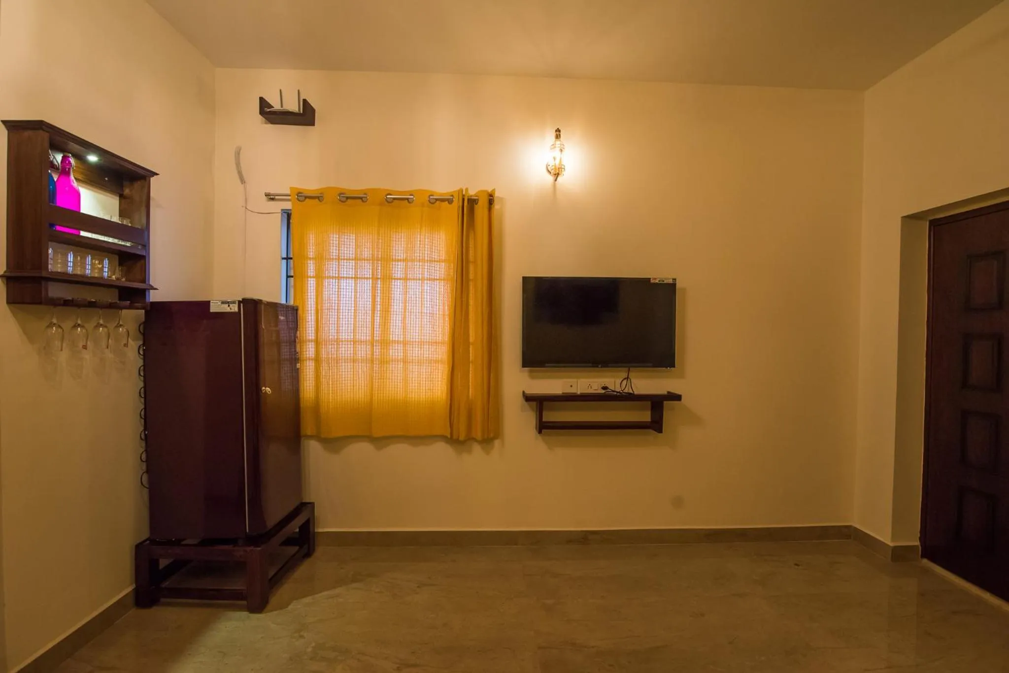 TV and multimedia in Cheerful 2-bedroom near Auro Beach