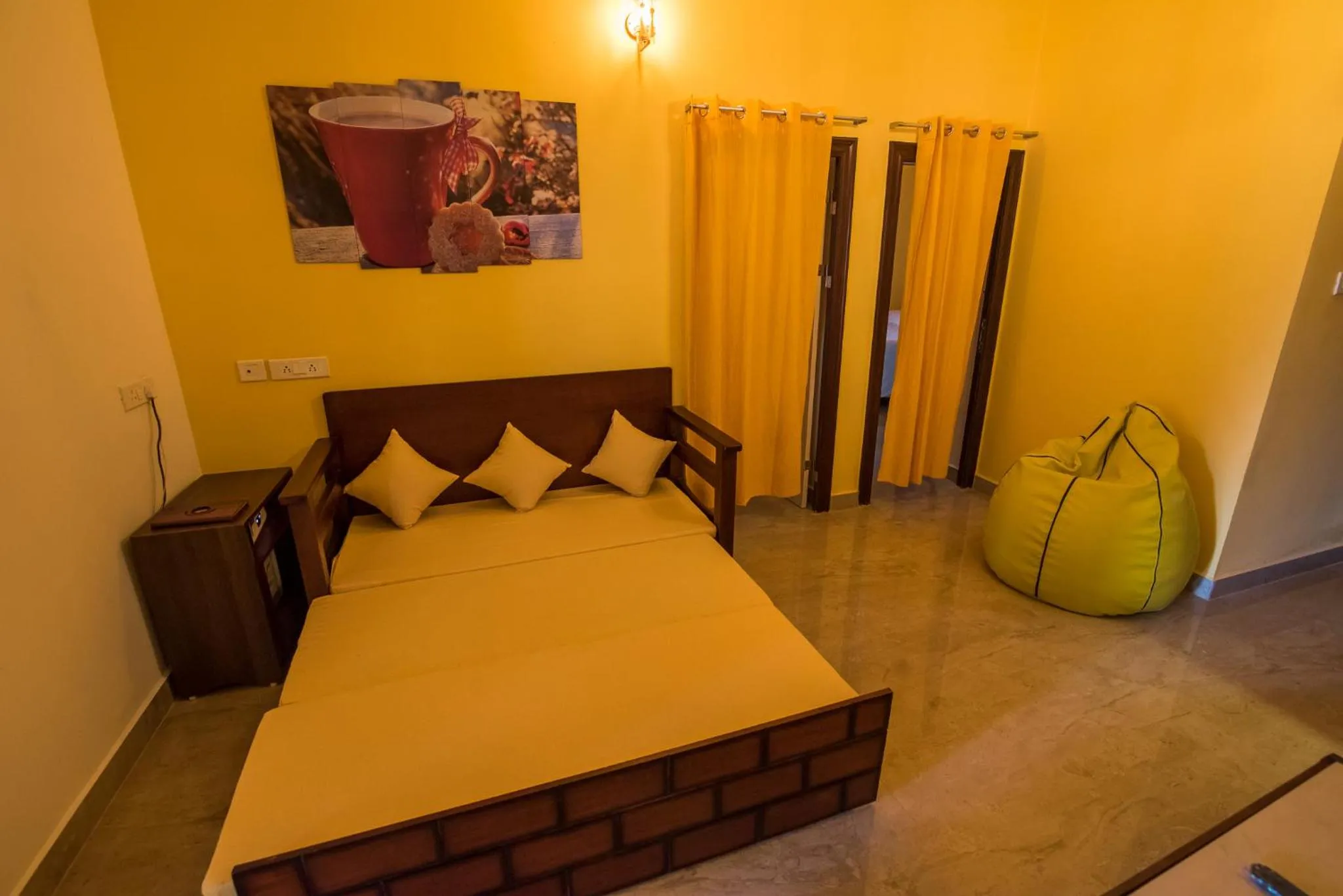 Bed in Cheerful 2-bedroom near Auro Beach