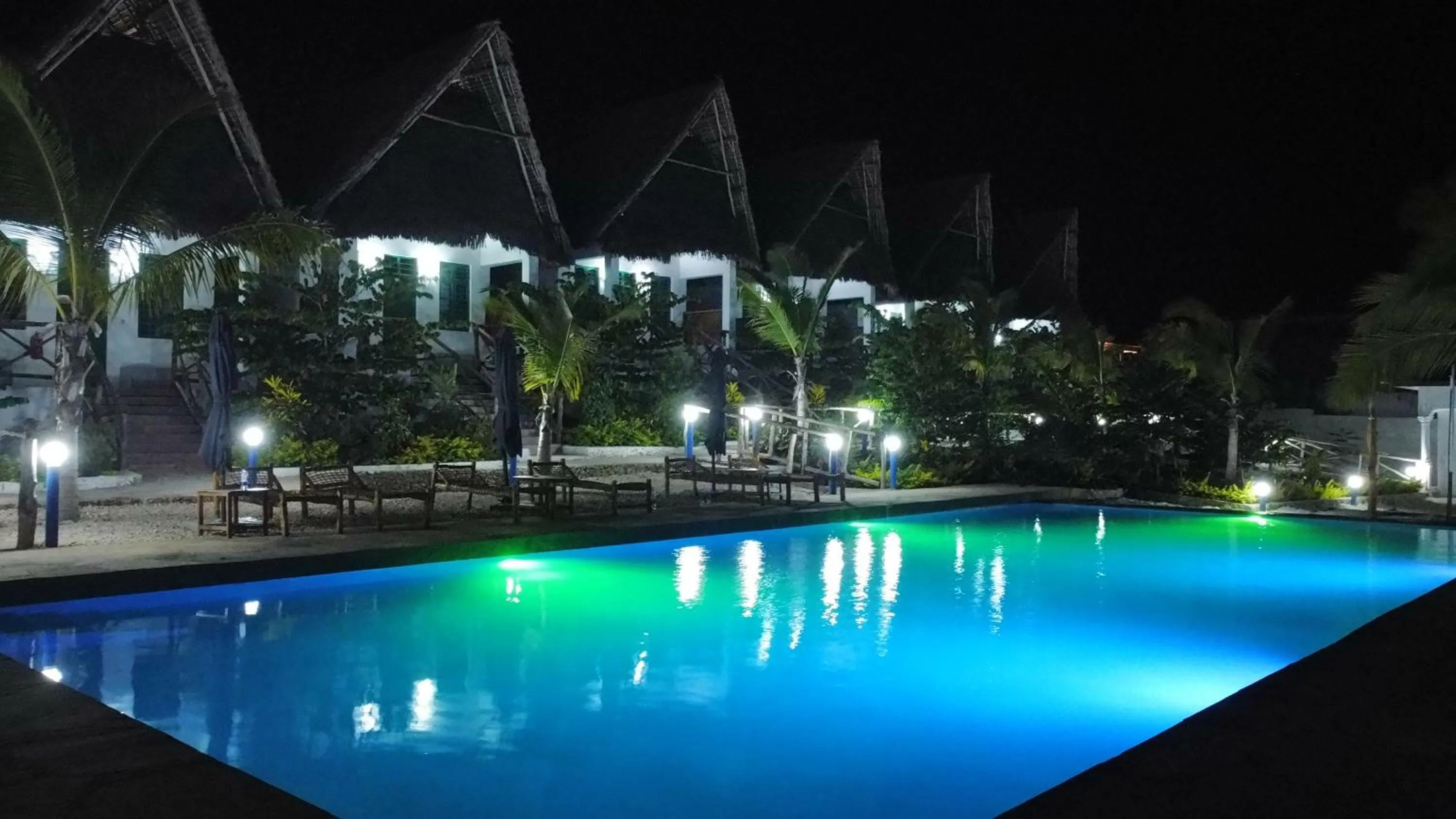 Swimming pool in Jabali Bungalows Lodge