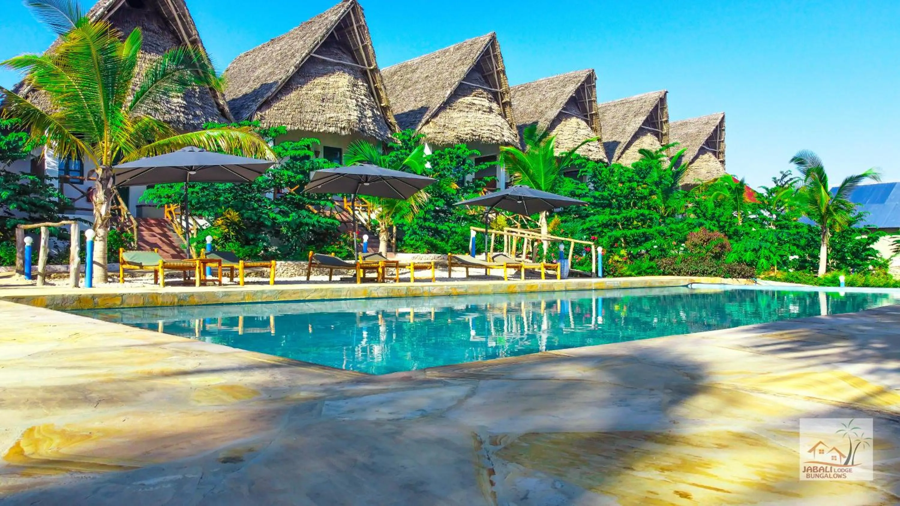Swimming pool in Jabali Bungalows Lodge